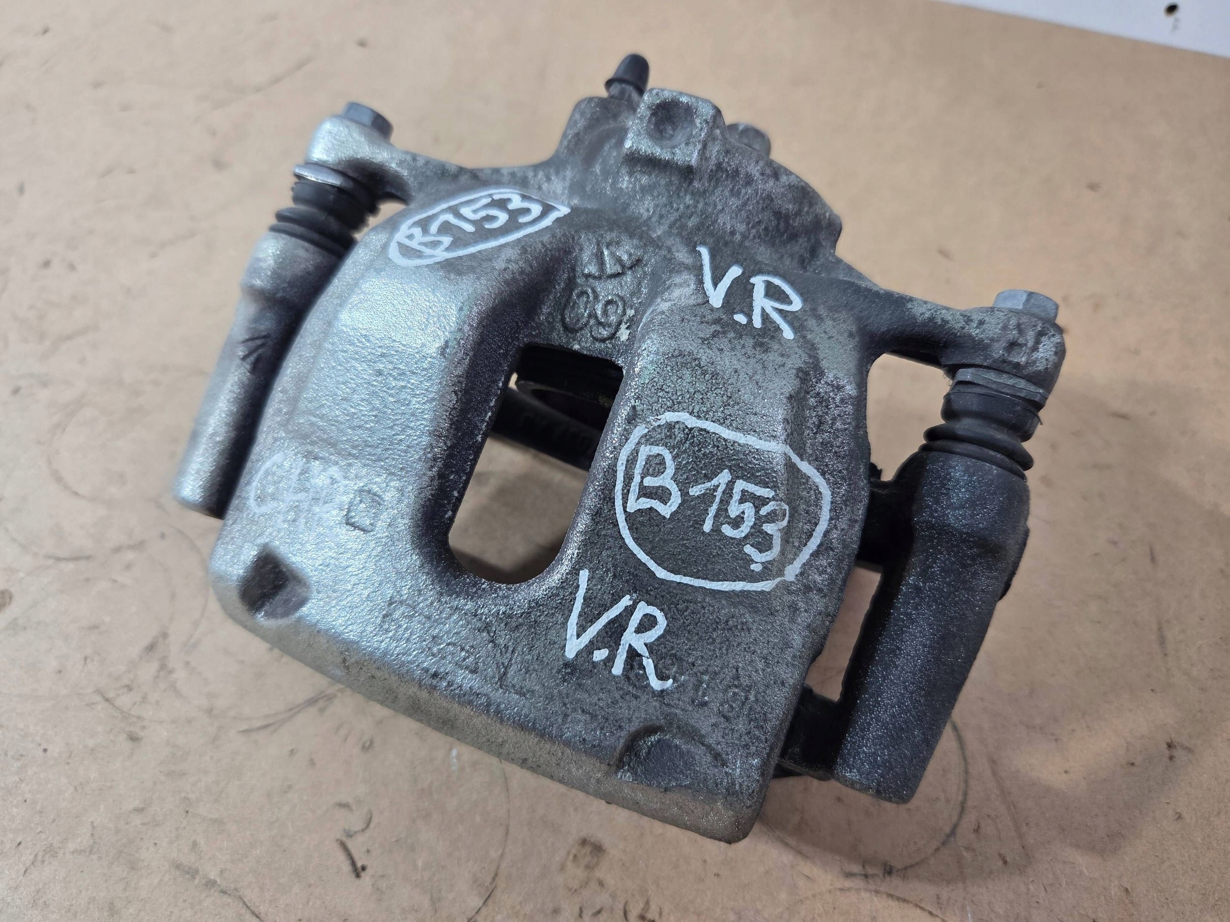 Toyota C-HR and caliper brake front right (B153)