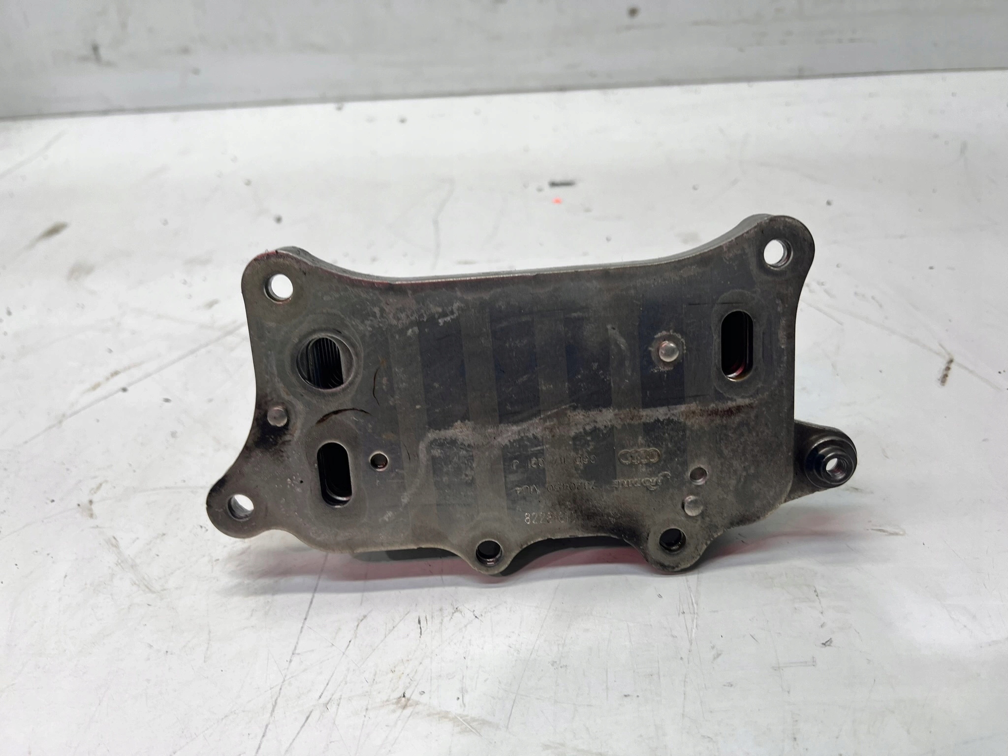 olaj hütö AUDI Q7 4M 06E117021J