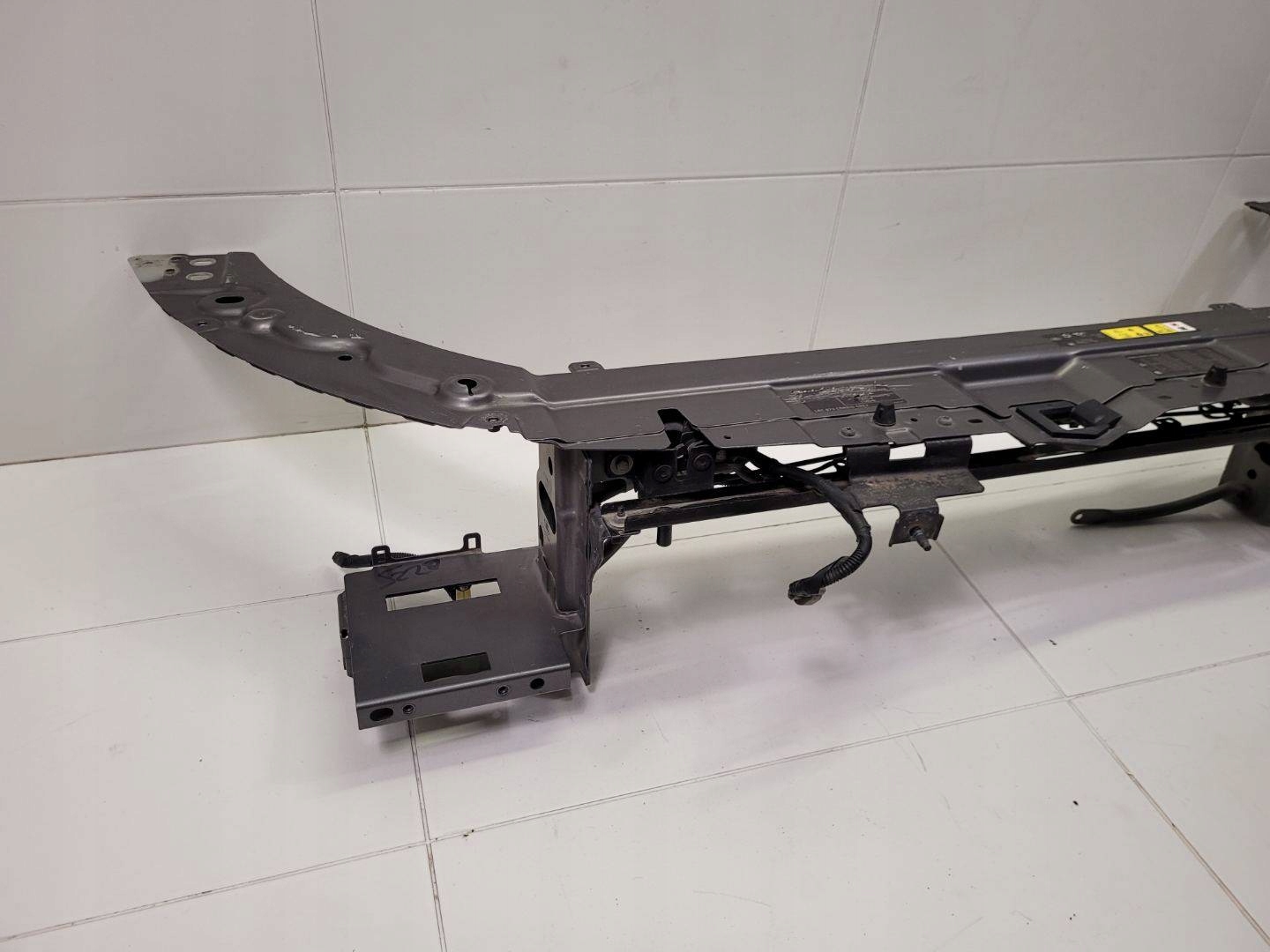support panel for radiators pillar iron Land Rover Range Rover Evoque facelift 2018