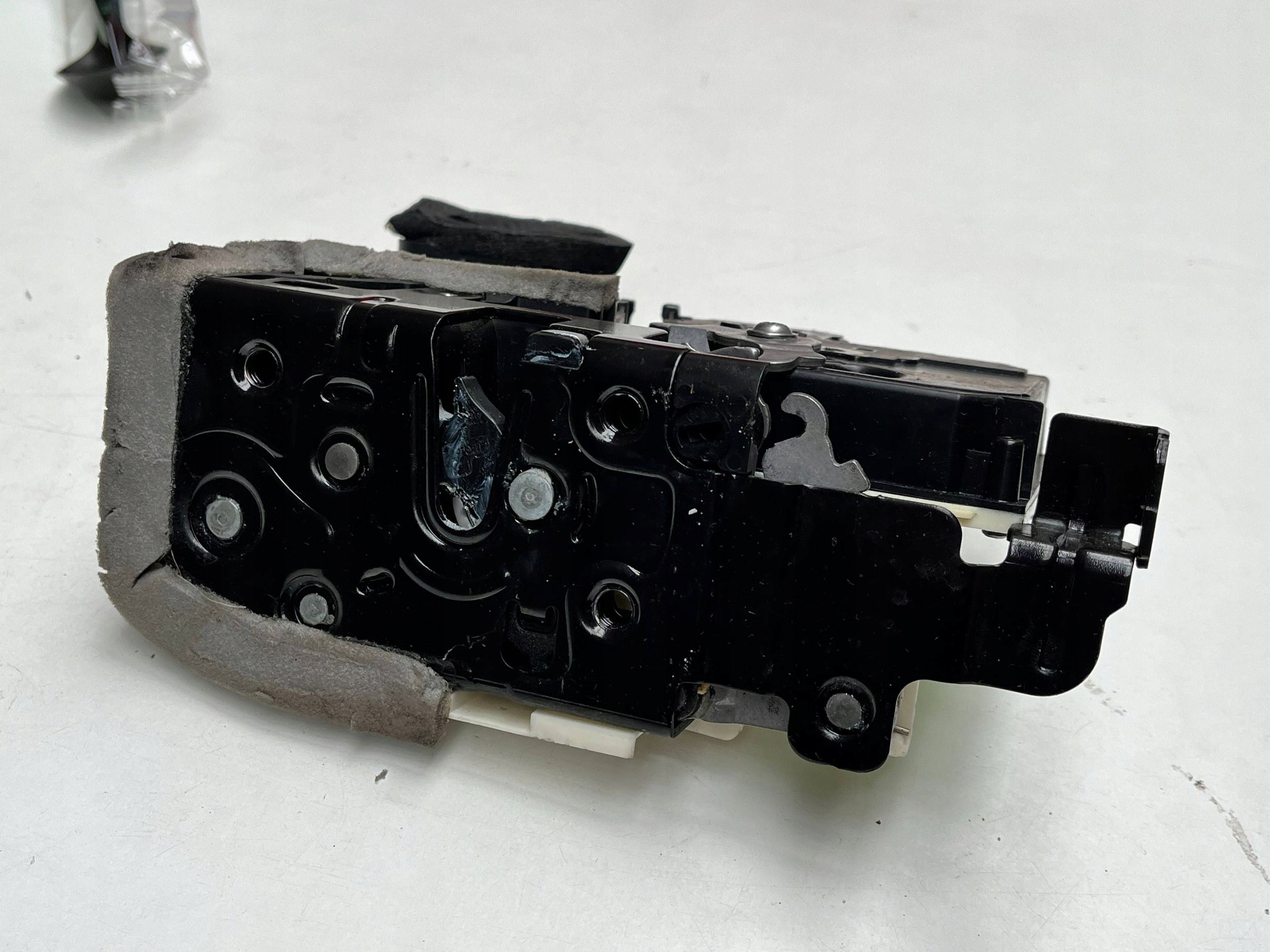 AUDI A6 C8 lock door left rear part 4K0839015R !J