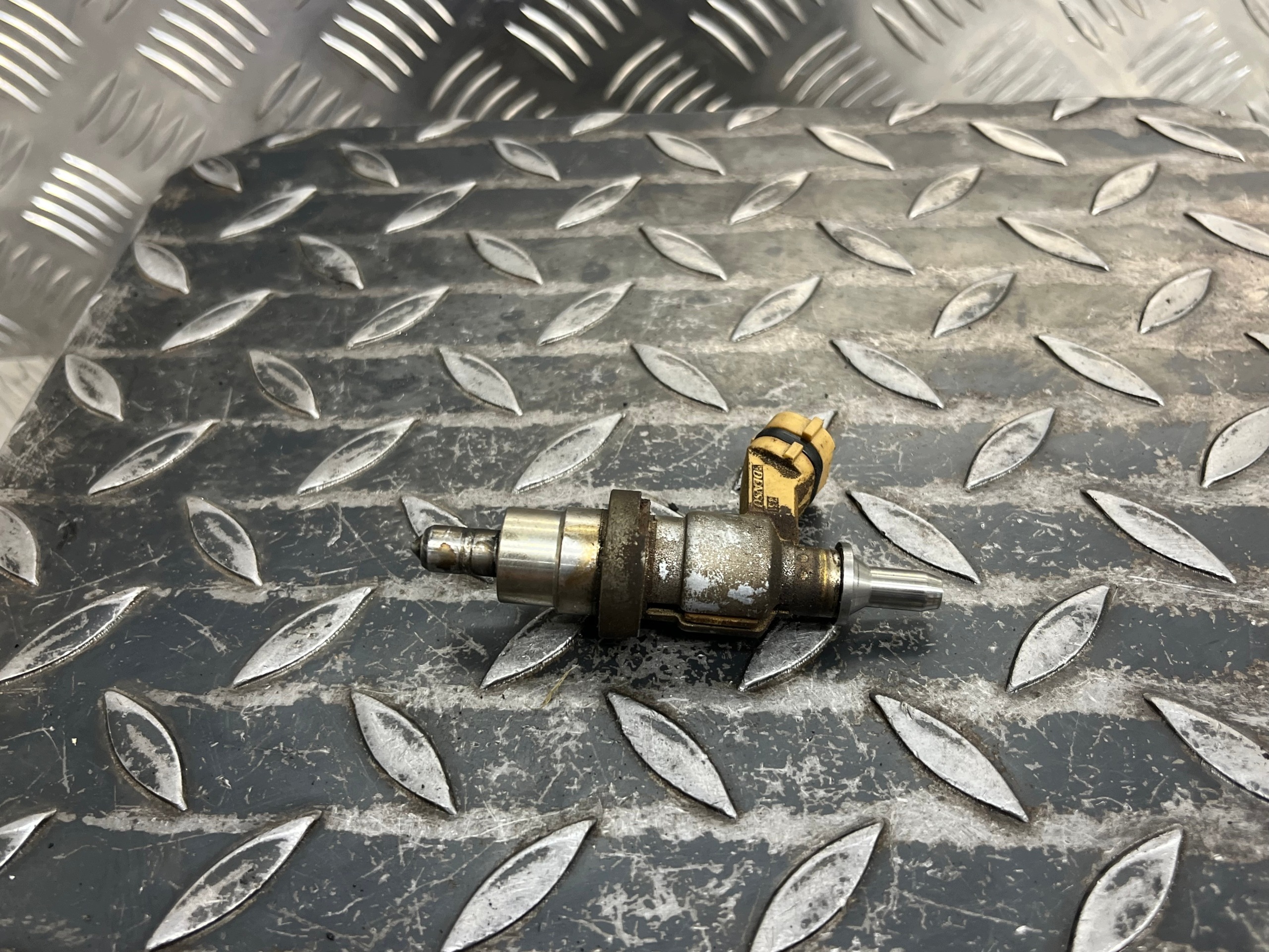 Iniettore Iniettore DPF LEXUS IS 220D 23710-26011