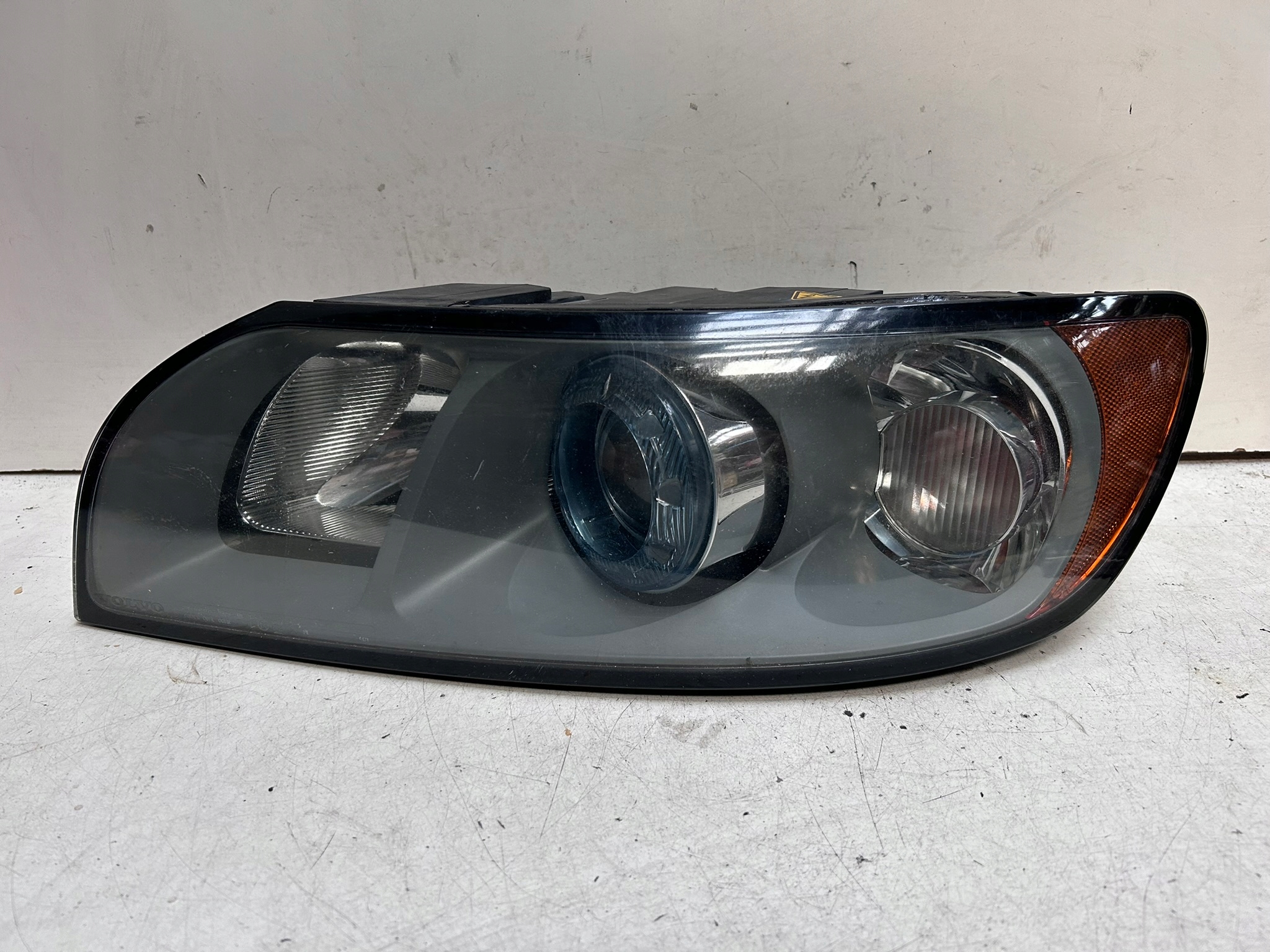 volvo S40 V50 04-07 фара левая ксенон 30698889 европа