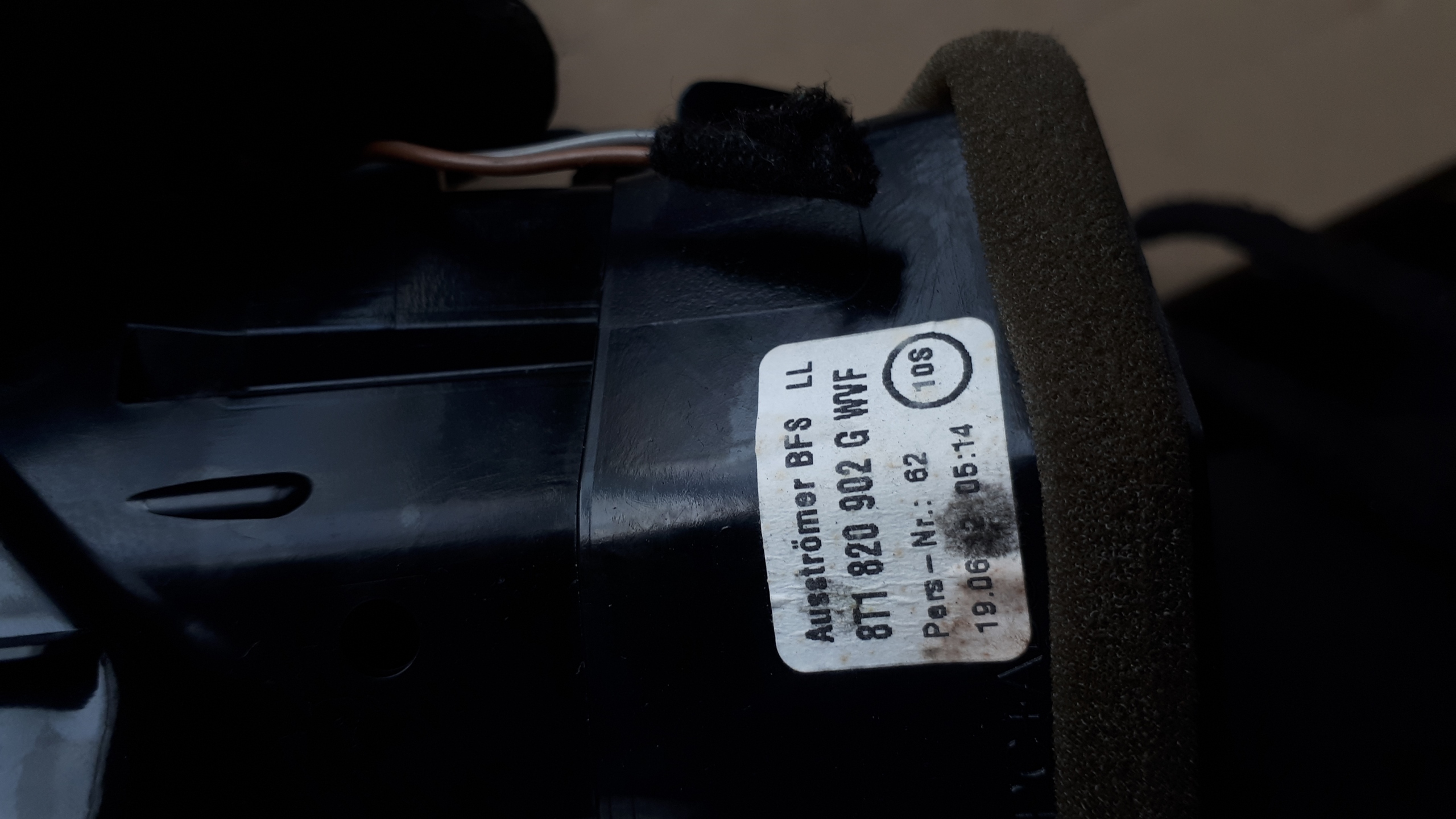 S4 B8 LIFT A4 grid air conditioning devices right 8T1820902G