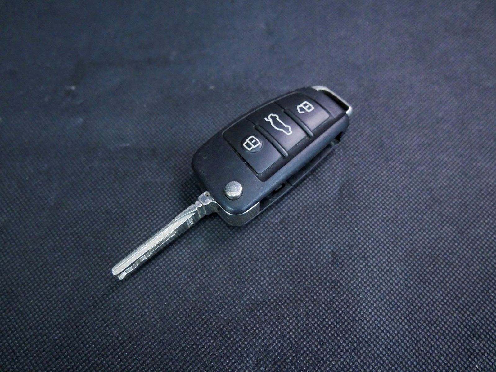 AUDI A3v ключ pilotv0837220d