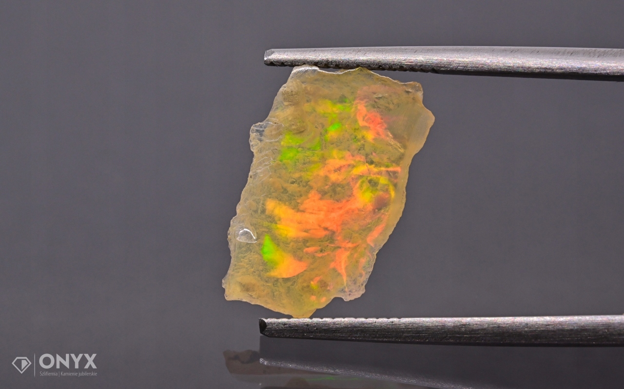 Opal z Etiopie hrudka 14x9,5 mm