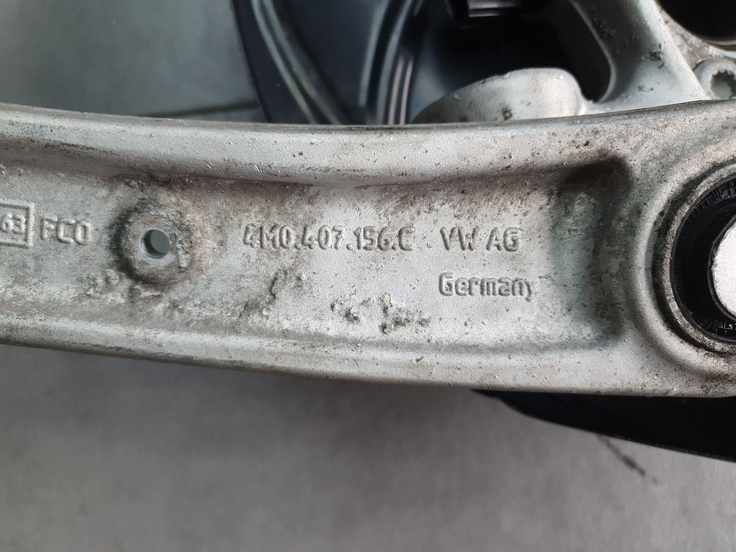 Audi Q7 4M otoč pravá předek přední 4M0407242J ramene