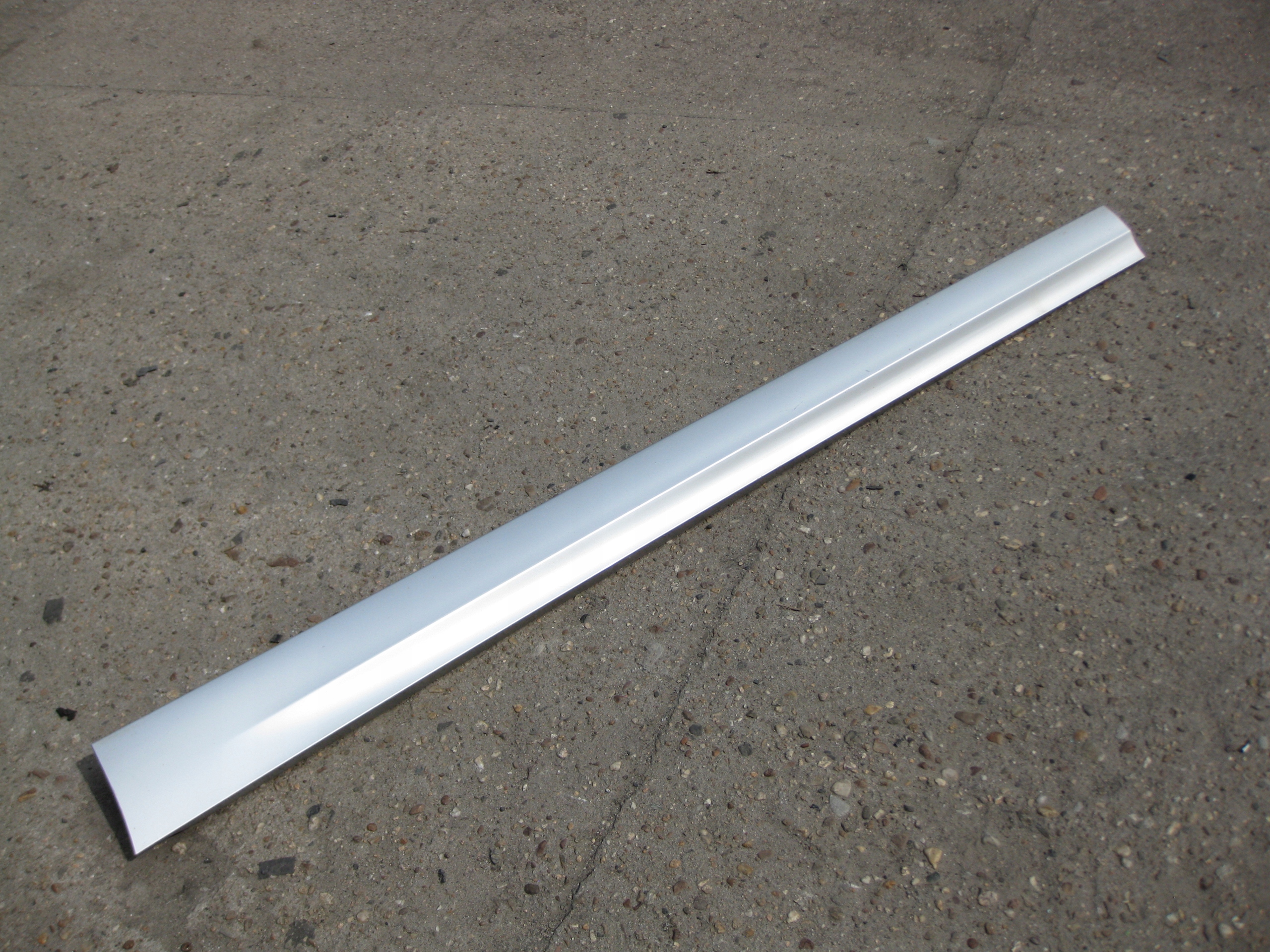 BMW E91 2.0 D 09R cap moulding threshold left 7202651