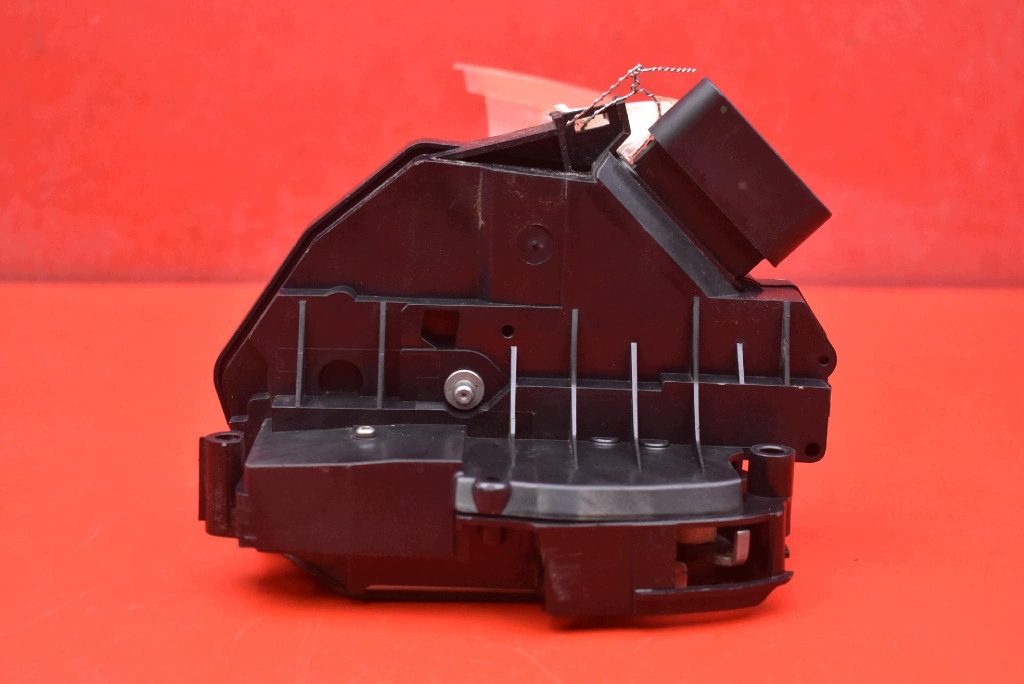 lock door right front front EU 8A6A-A21812-BG FORD FIESTA MK7 5D 08-17