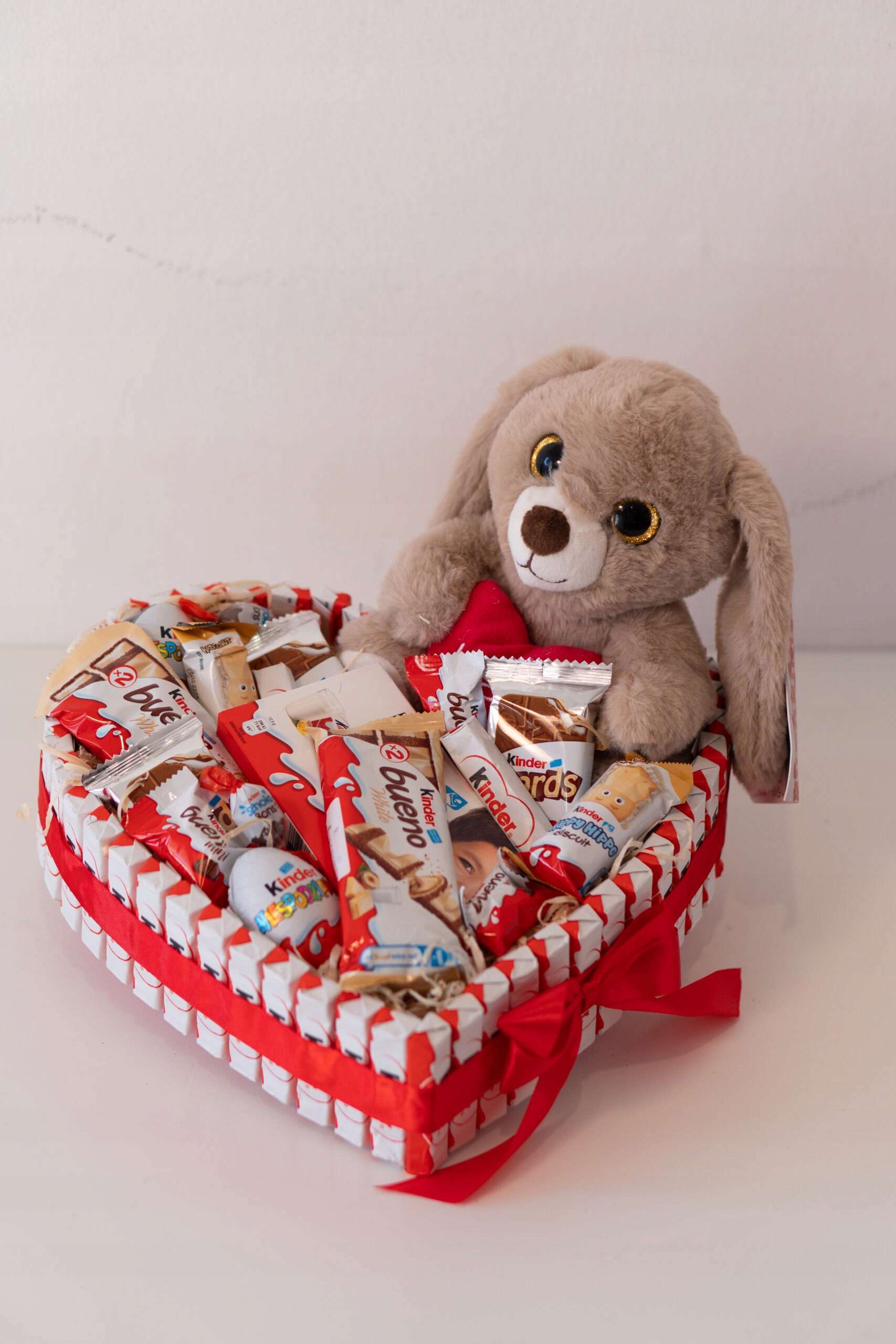 Levně Box polepený čokoládou Kinder srdce 35 cm s medvídkem