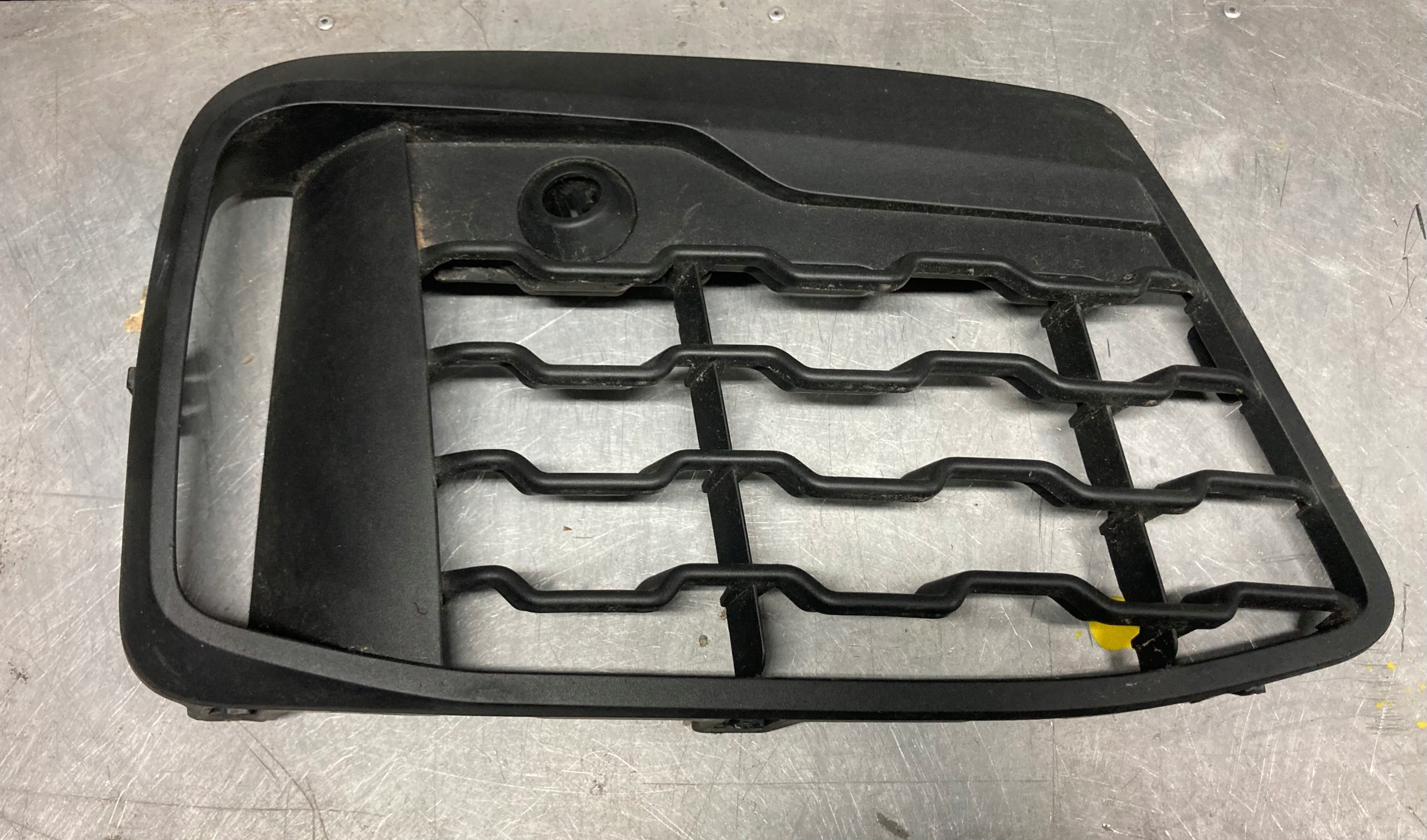 51118059890 - BMW X1 F48 M пакет решетка бампера правая Bdb orig