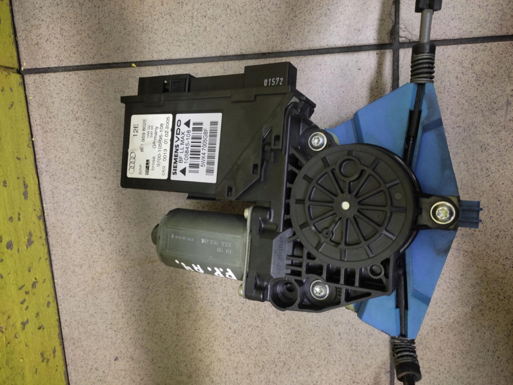 AUDI A4 B7 window regulator right front 8E0837630