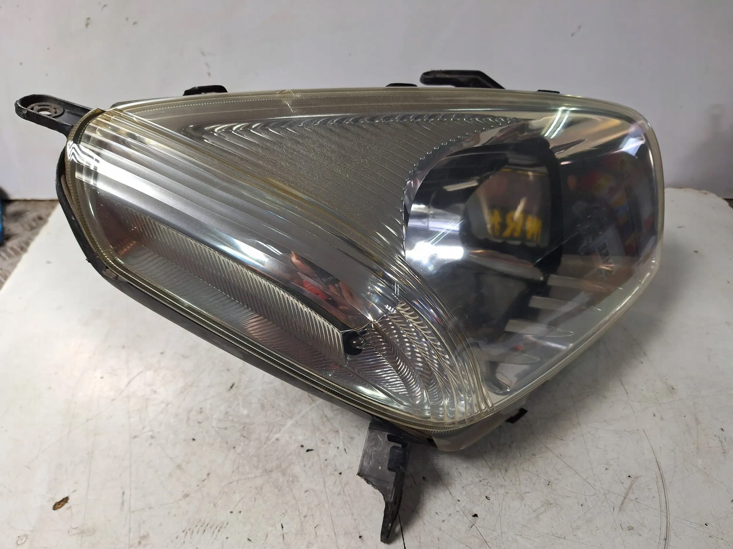 light front right Toyota RAV4 00-03 EU