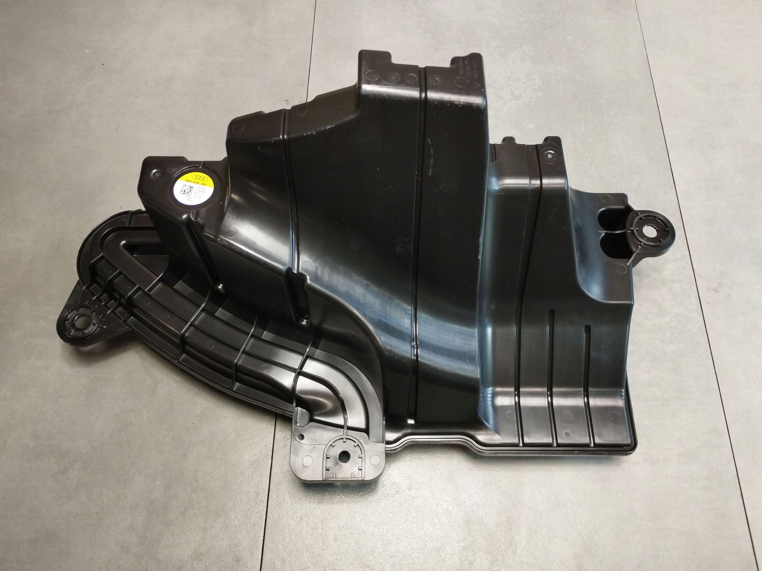 Audi A5 b10 reprák subwoofer 8B3035382