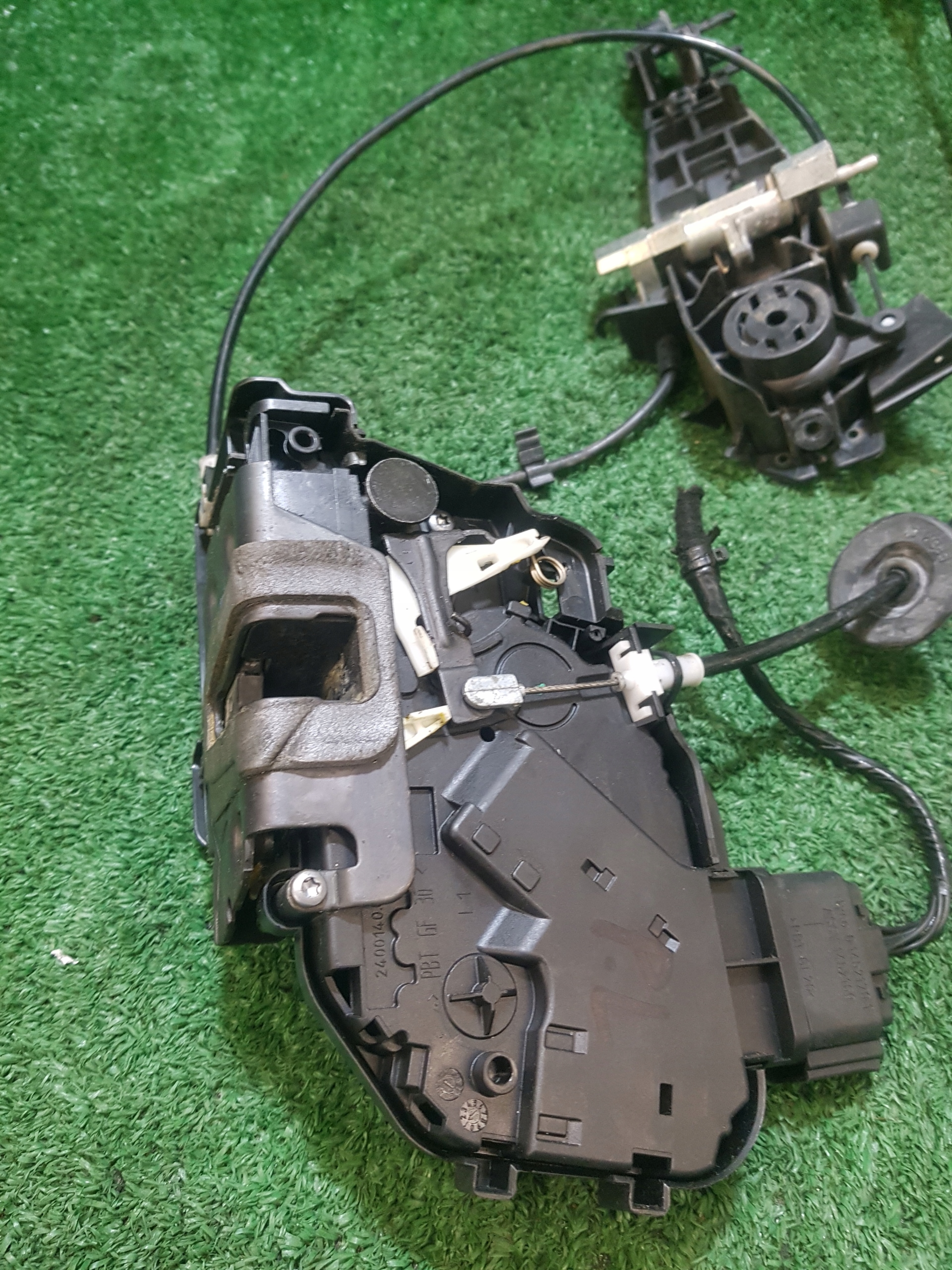 lock door left front LAND ROVER FREELANDER 2 6W8A-21813-AC