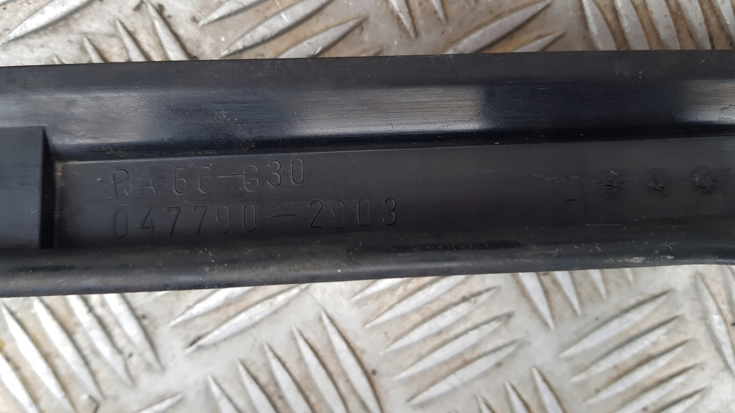 MERCEDES W204 Support plaque Radiateur 047790-2903