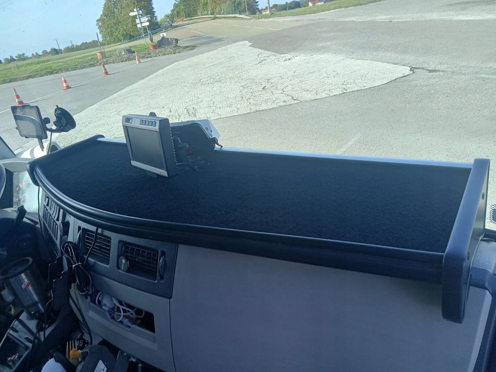 PÓŁKA STOLIK NA KOKPIT VOLVO FE / FL Producent części Inny