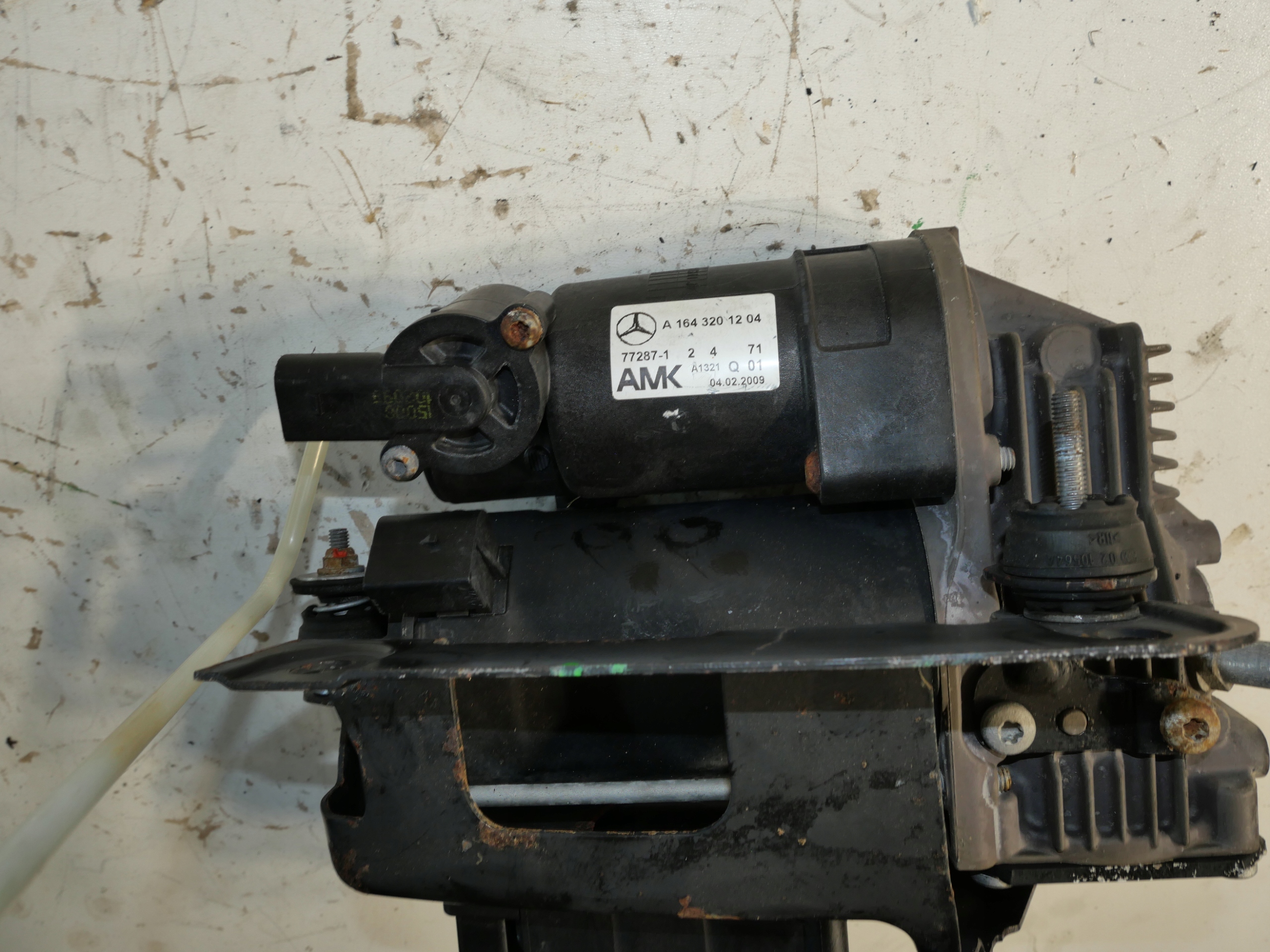 MERCEDES W164 X164 compressor; springing A1643201204