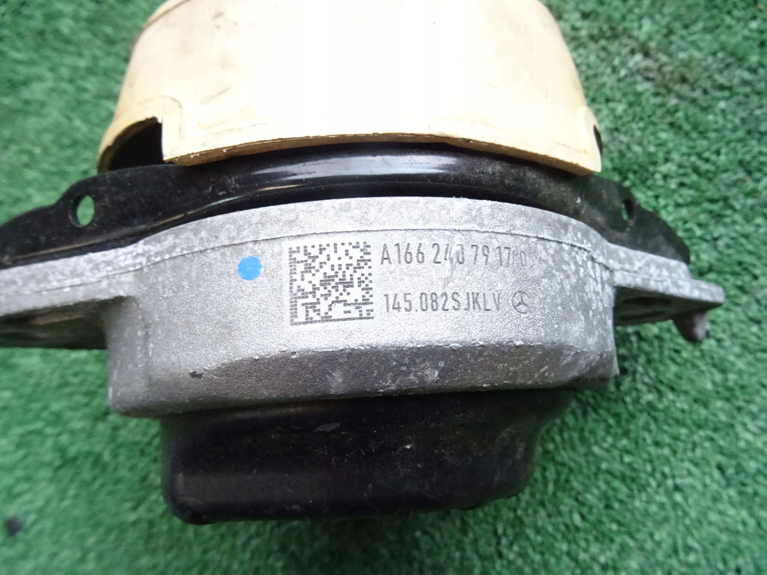 PODUSZKA SILNIKA PRAWA MERCEDES W166 X166 AMG 63 Producent części Mercedes-Benz OE