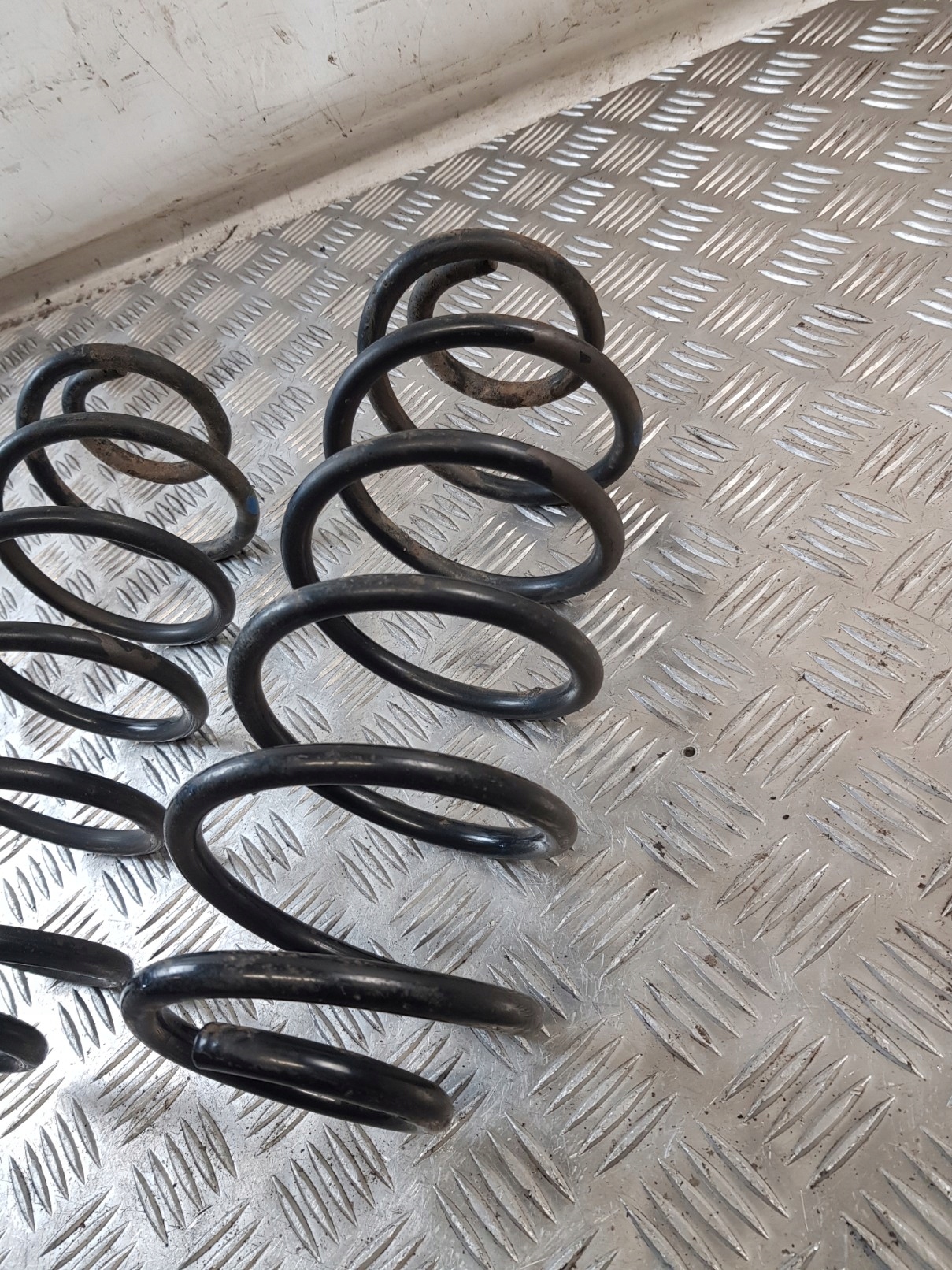 molle Della sospensione posteriore 2 SZTUKI TOYOTA YARIS e