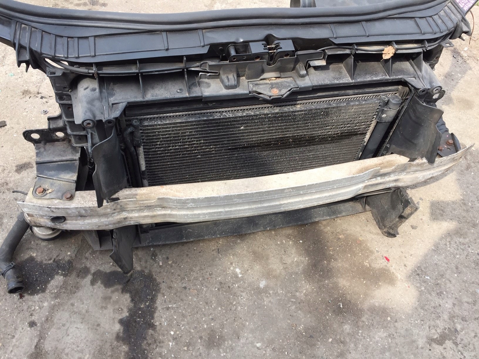 A3 8P 1.6 TDI support panel for radiators fan radiator