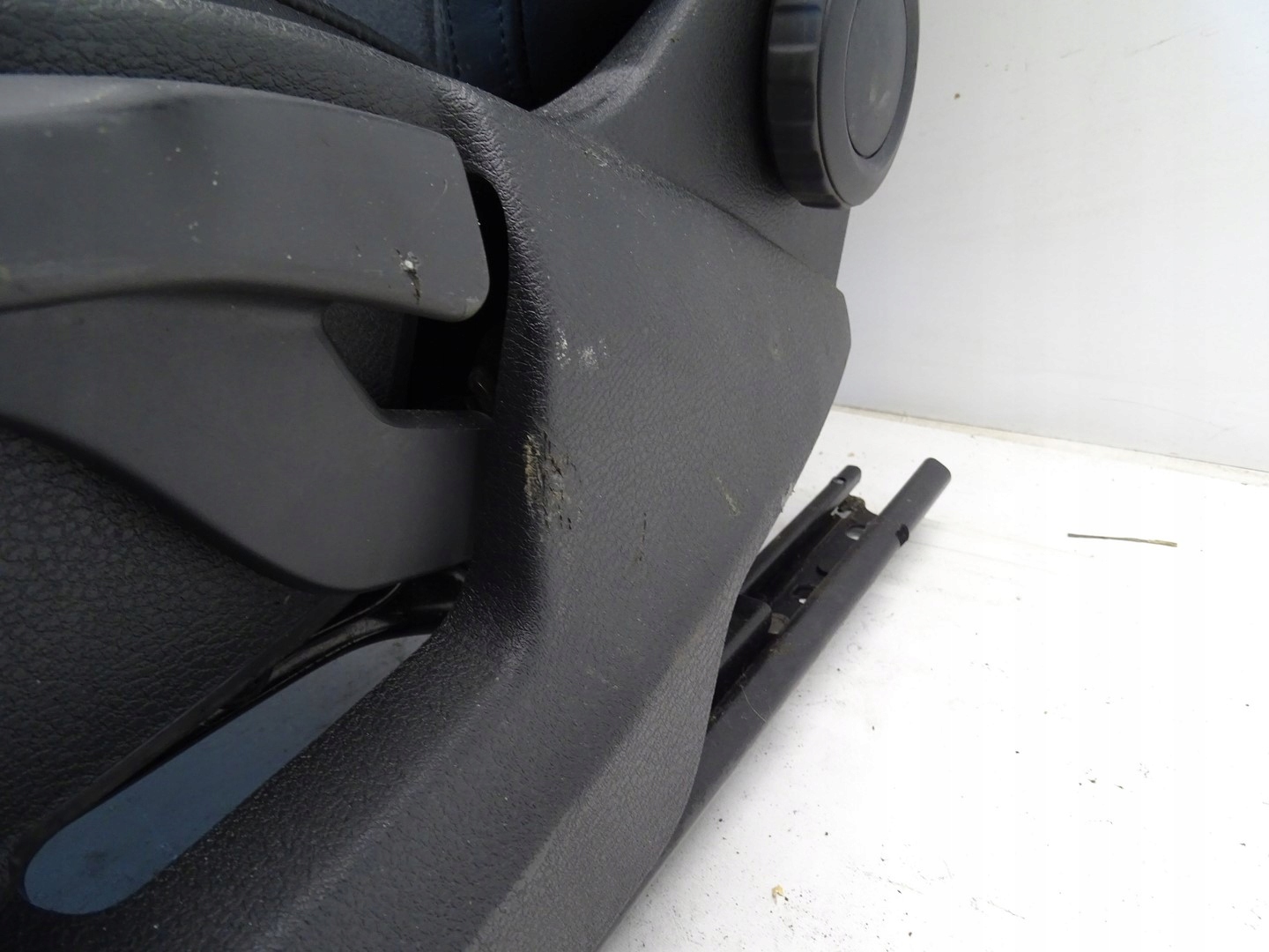 seat driver´s left leather SKODA OCTAVIA III SCOUT
