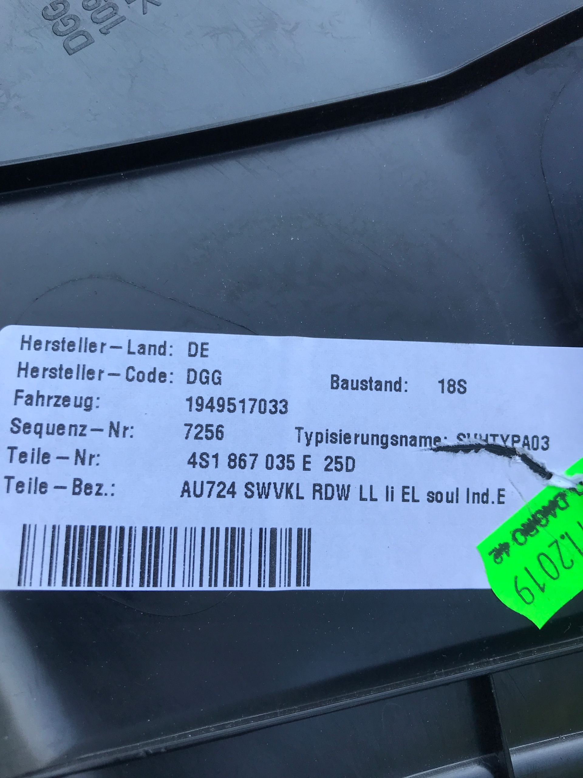 Audi R8 5.2 PLUS защита пластик левый ремня кожа