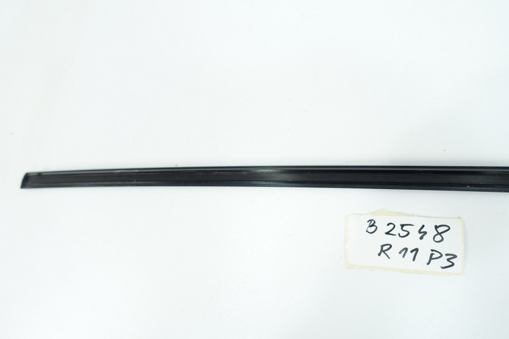 A2056900680 - Планка окна правая задняя MERCEDES C W205 универсал