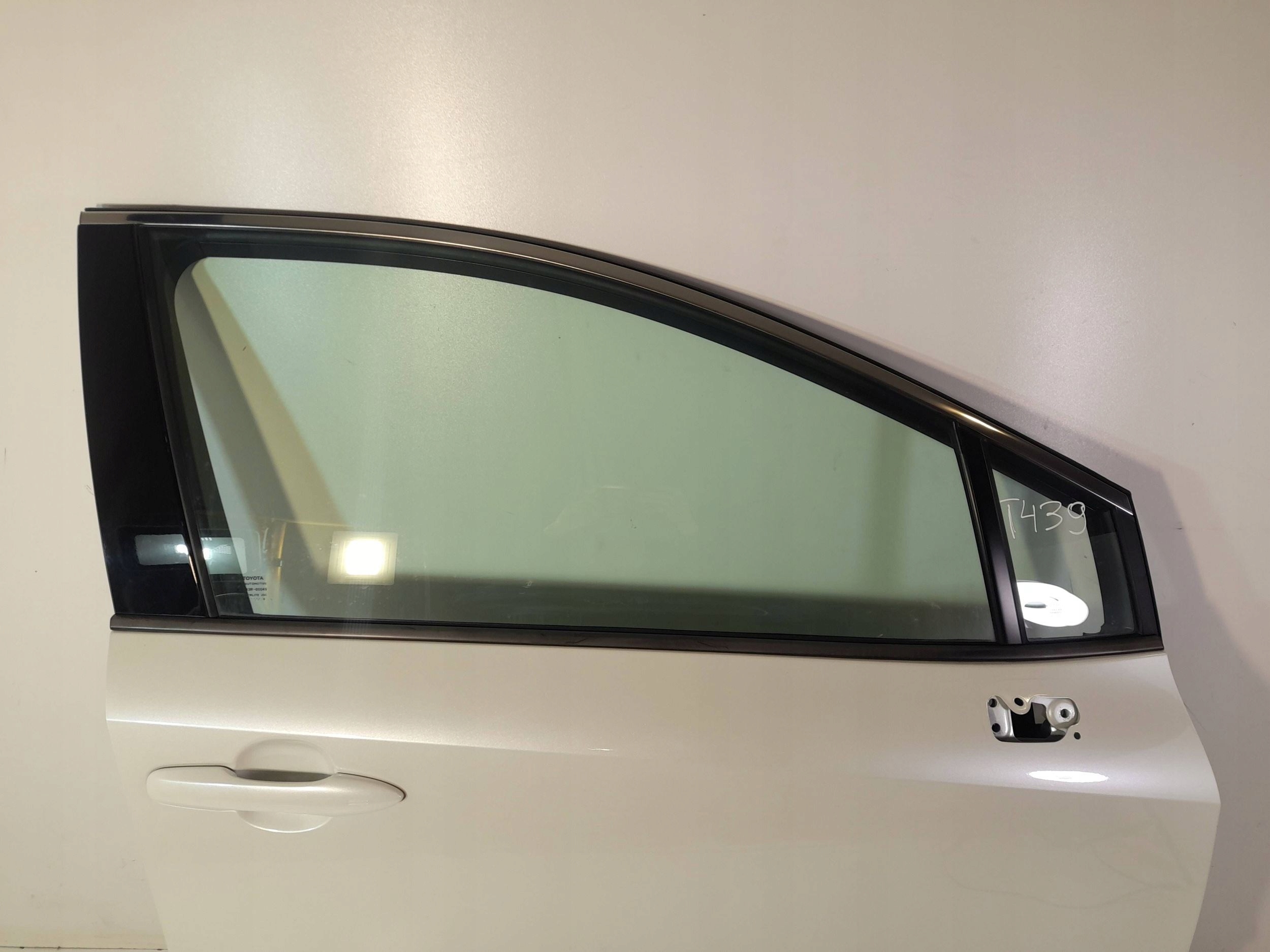 Toyota Corolla E21 door front right (T439)
