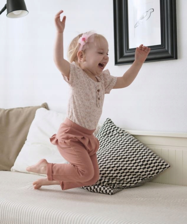 Spodnie dla dziewczynki 68 róż z falbanką Marka Mrofi