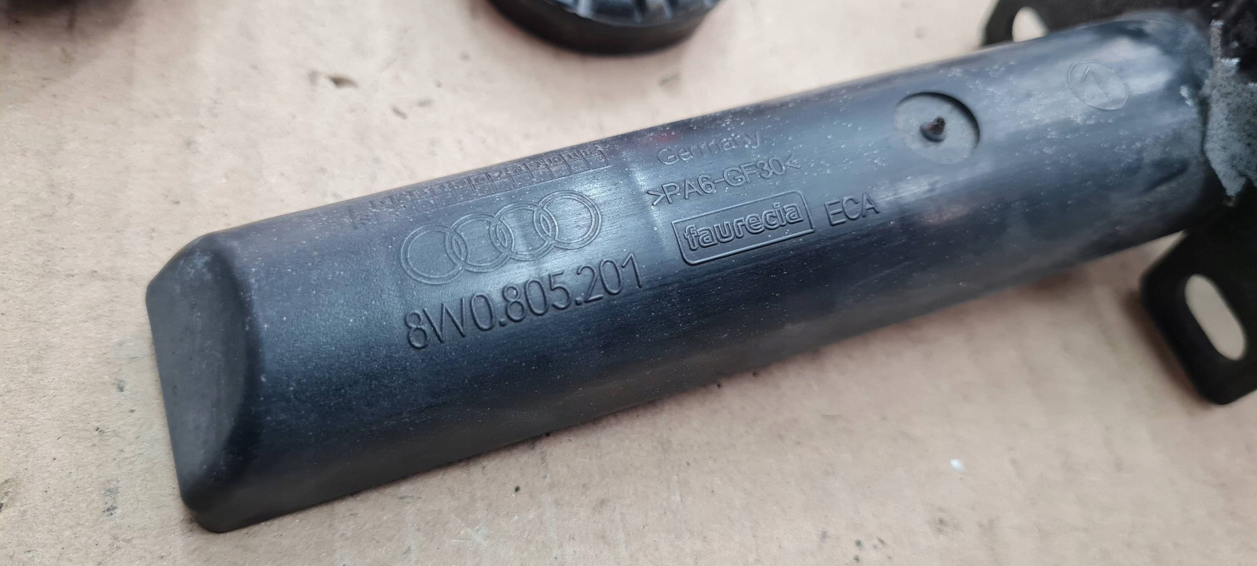 A4 B9 8W bracket hook holder radiator 8W0805201 A5 8W