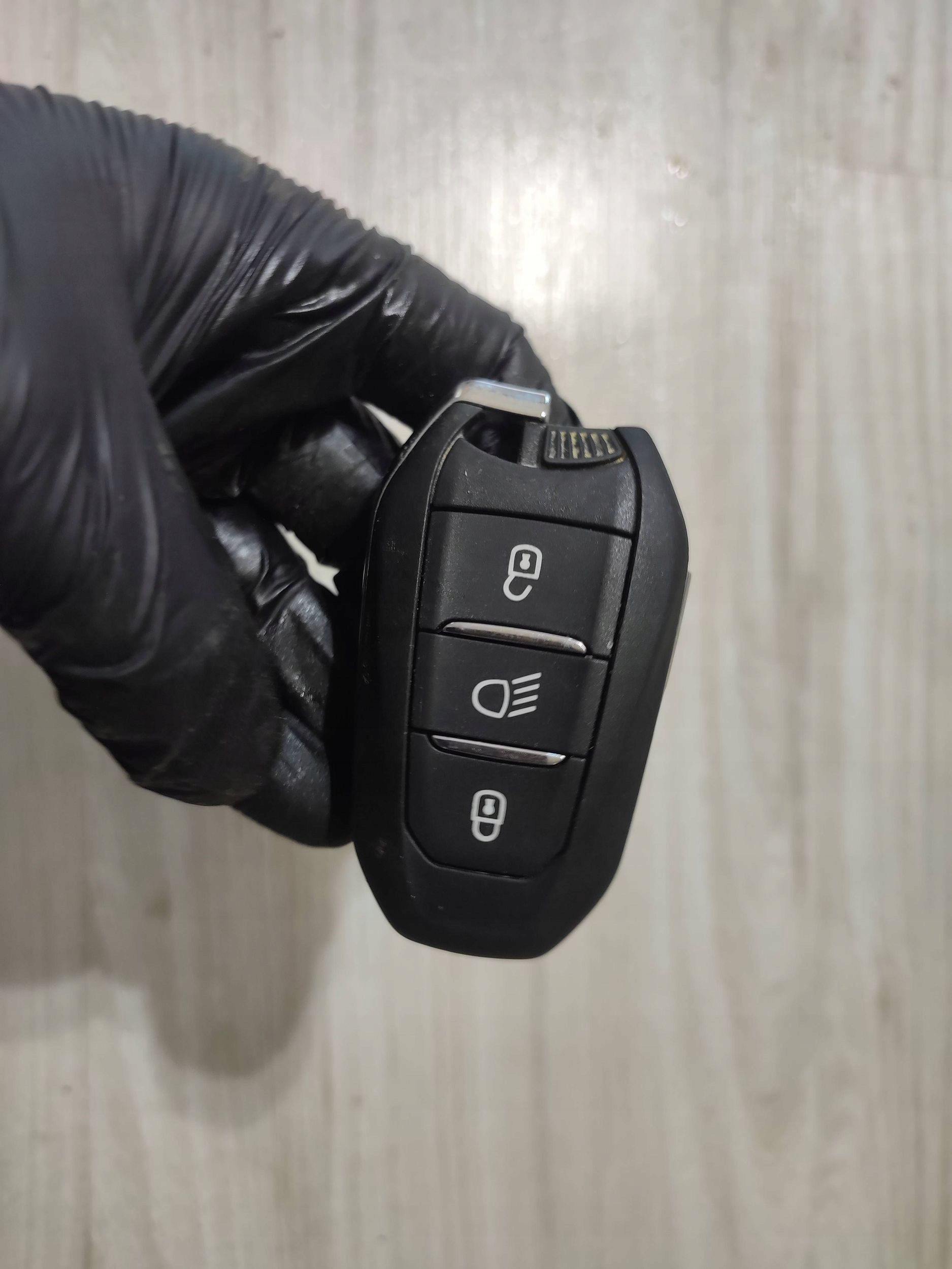 Peugeot 2008 II 2020 key / Karta zaplonu