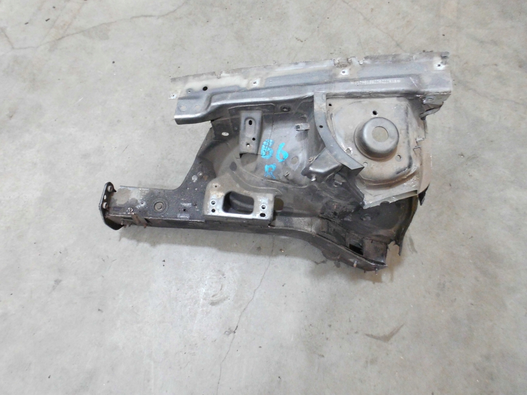 ЧЕТВЕРТЬ ФАРТУХ ЧАША VW PASSAT B6 ПРАВЫЙ La7t