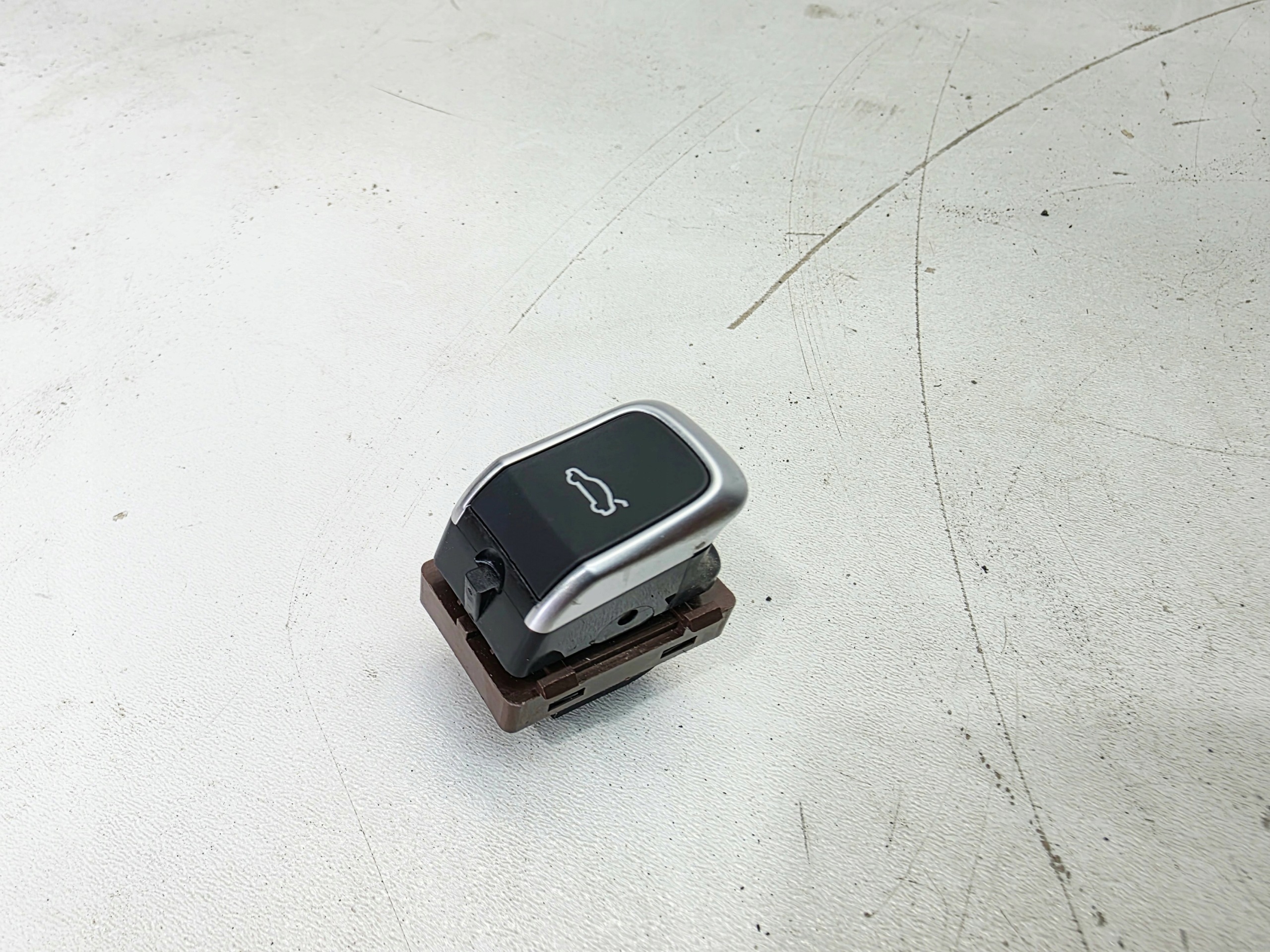 button of the opening bonnet CHROM AUDI A6 C7 A7 A8 D4 4H0959831B