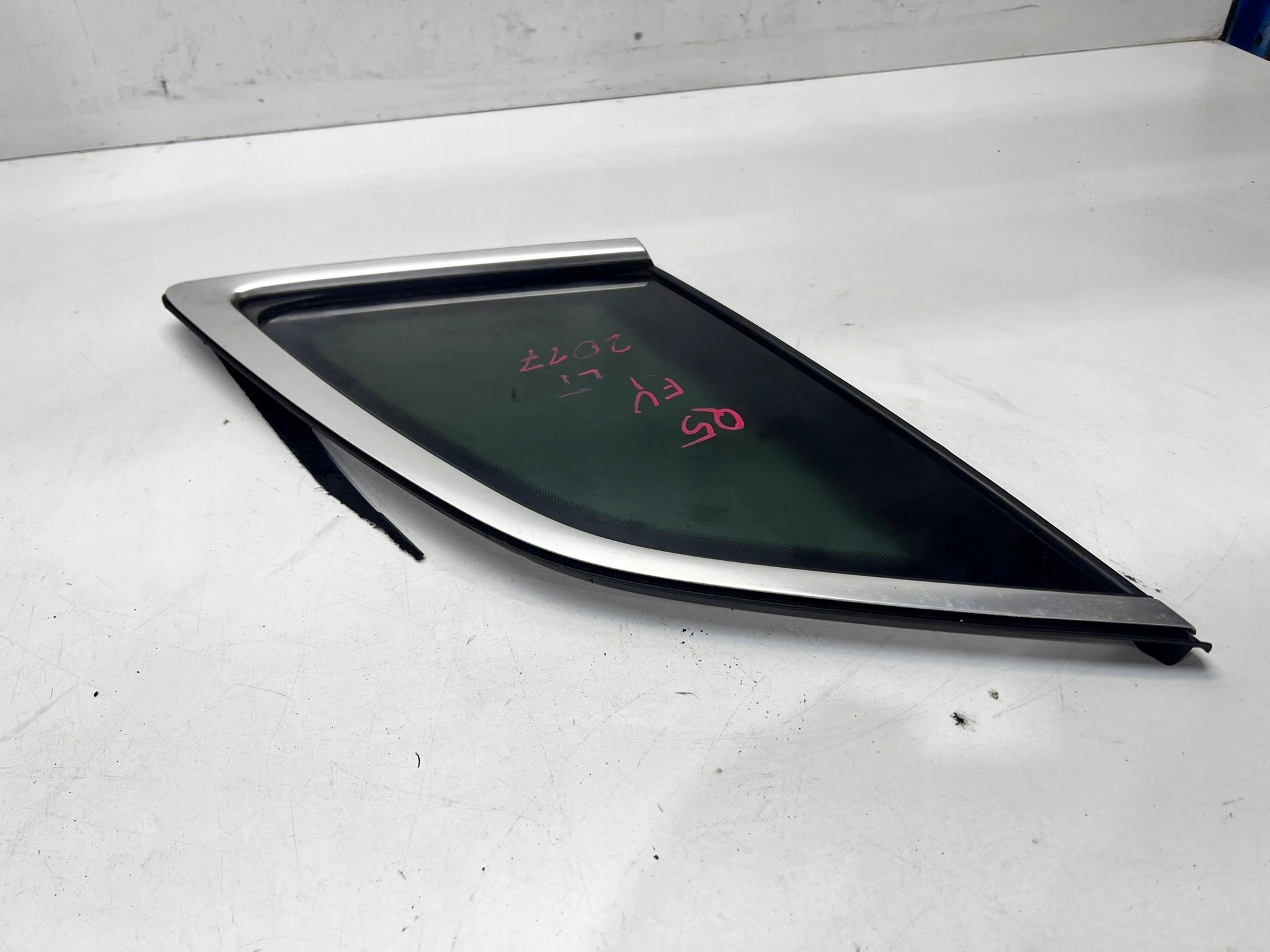window bodywork left rear part AUDI Q5 FY 2017R 80A845297J