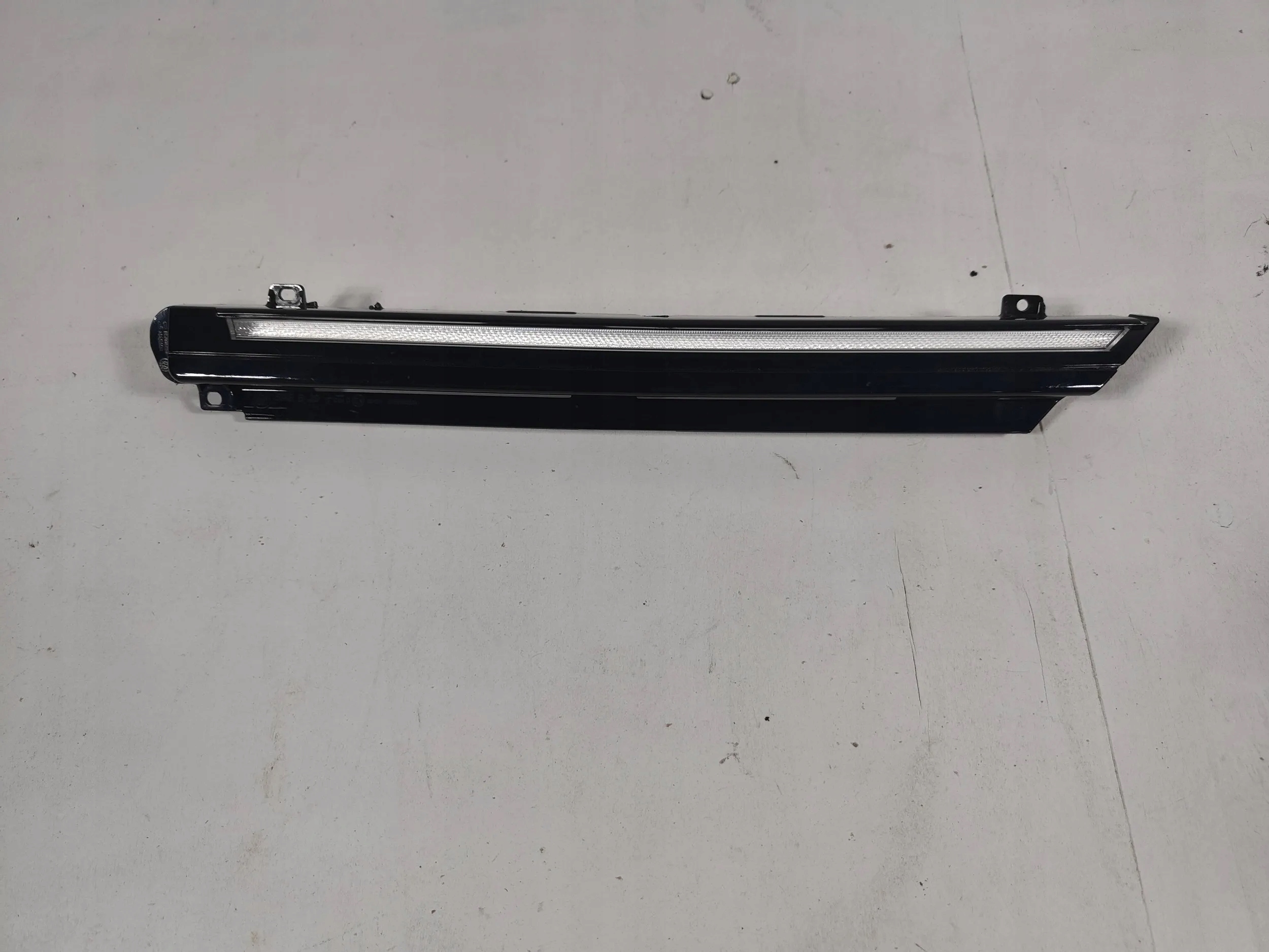 vw GOLF VIII левый led решетки решетка
