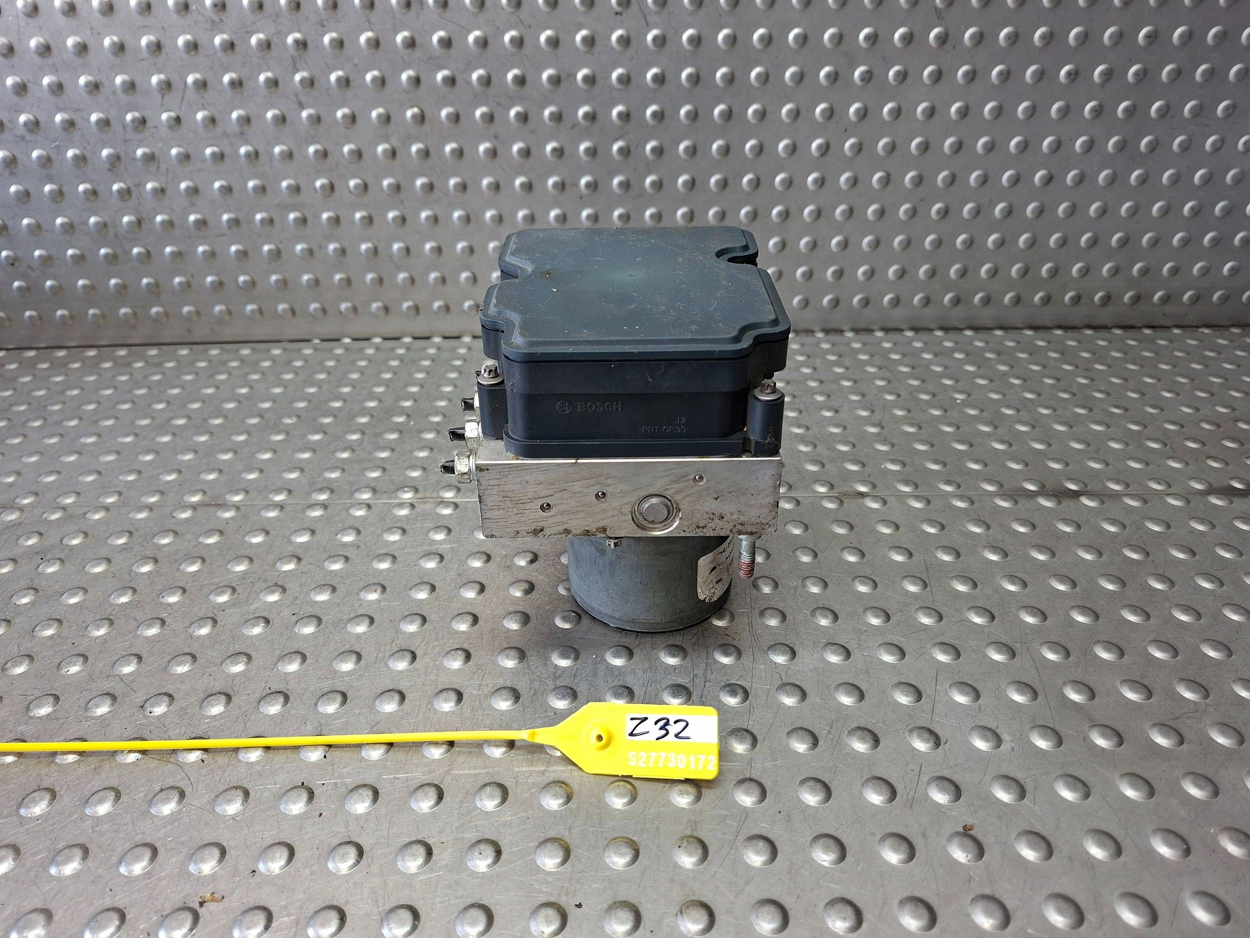 pump control unit ABS TOYOTA COROLLA E16 LIFT 0265956504 44540-02570