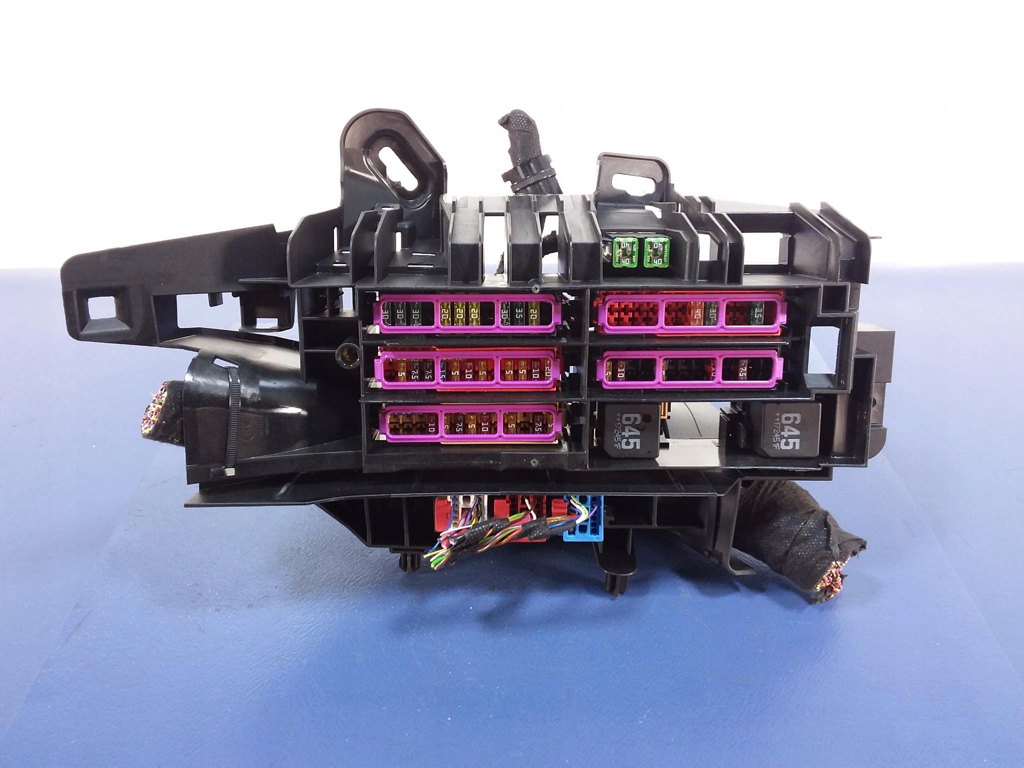 AUDI A5 A4 8W 3.0 TDI SKRZYNKA BEZPIECZNIKÓW