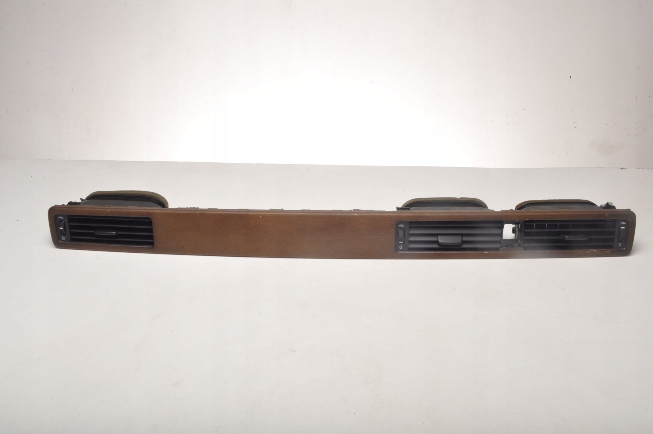 VOLVO XC70 II ЦЕНТРАЛЬНА ВЕНТИЛЯЦІЙНА РЕШІТКА 30643315