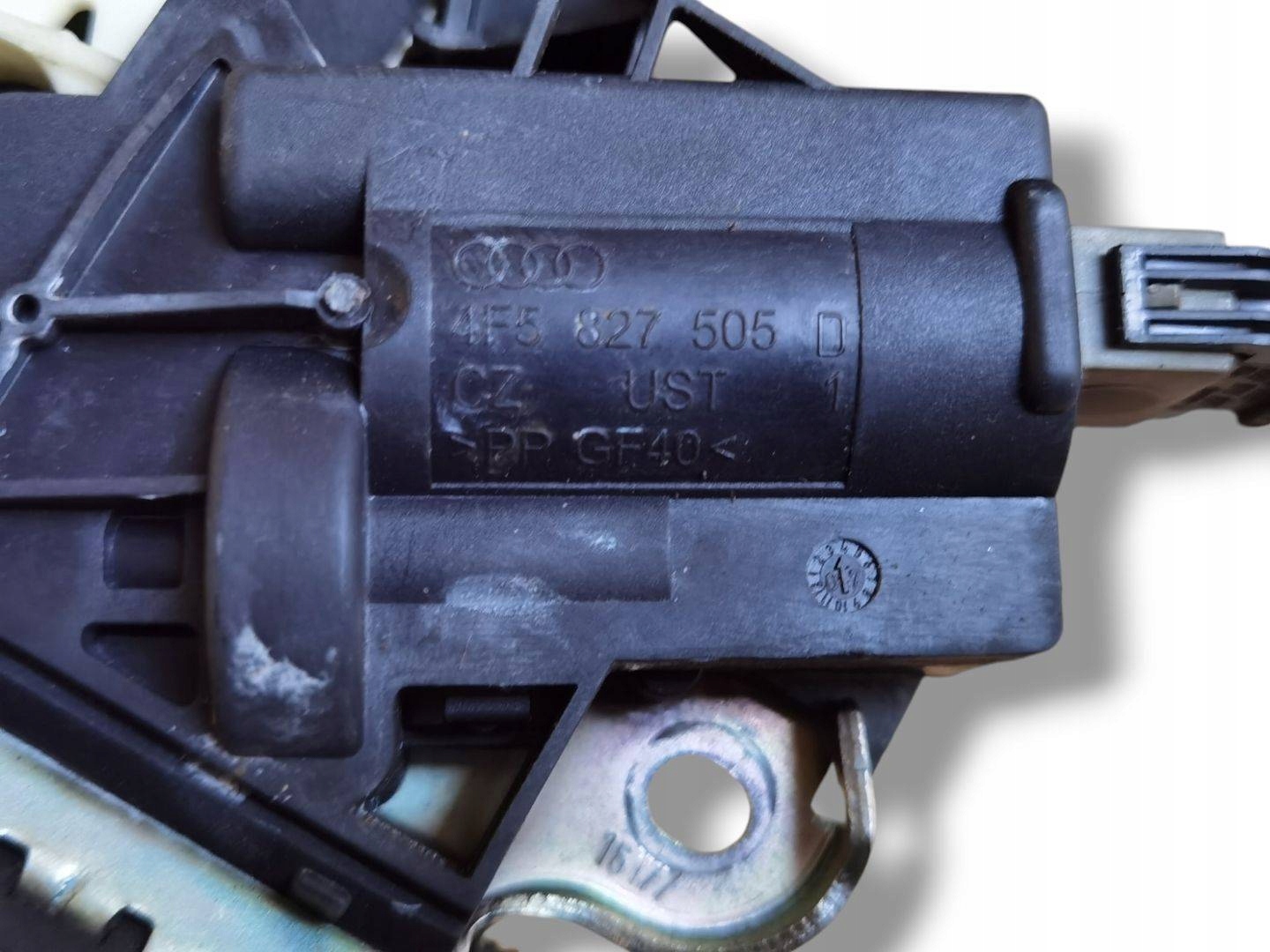 lock bonnet boot Volkswagen Jetta 5 2007 4F5827505D