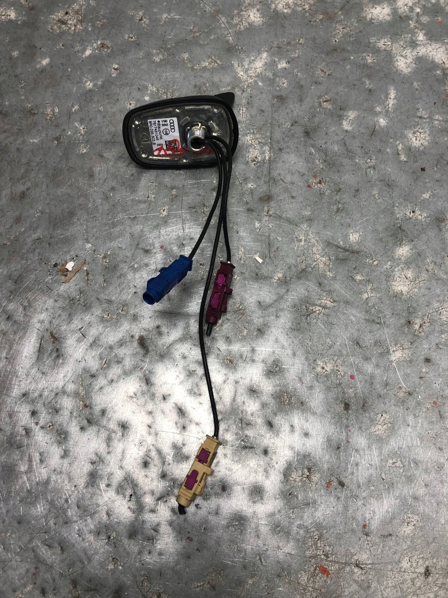 ANTENA dach REKIN AUDI Q5 LIFT 8R0035503B