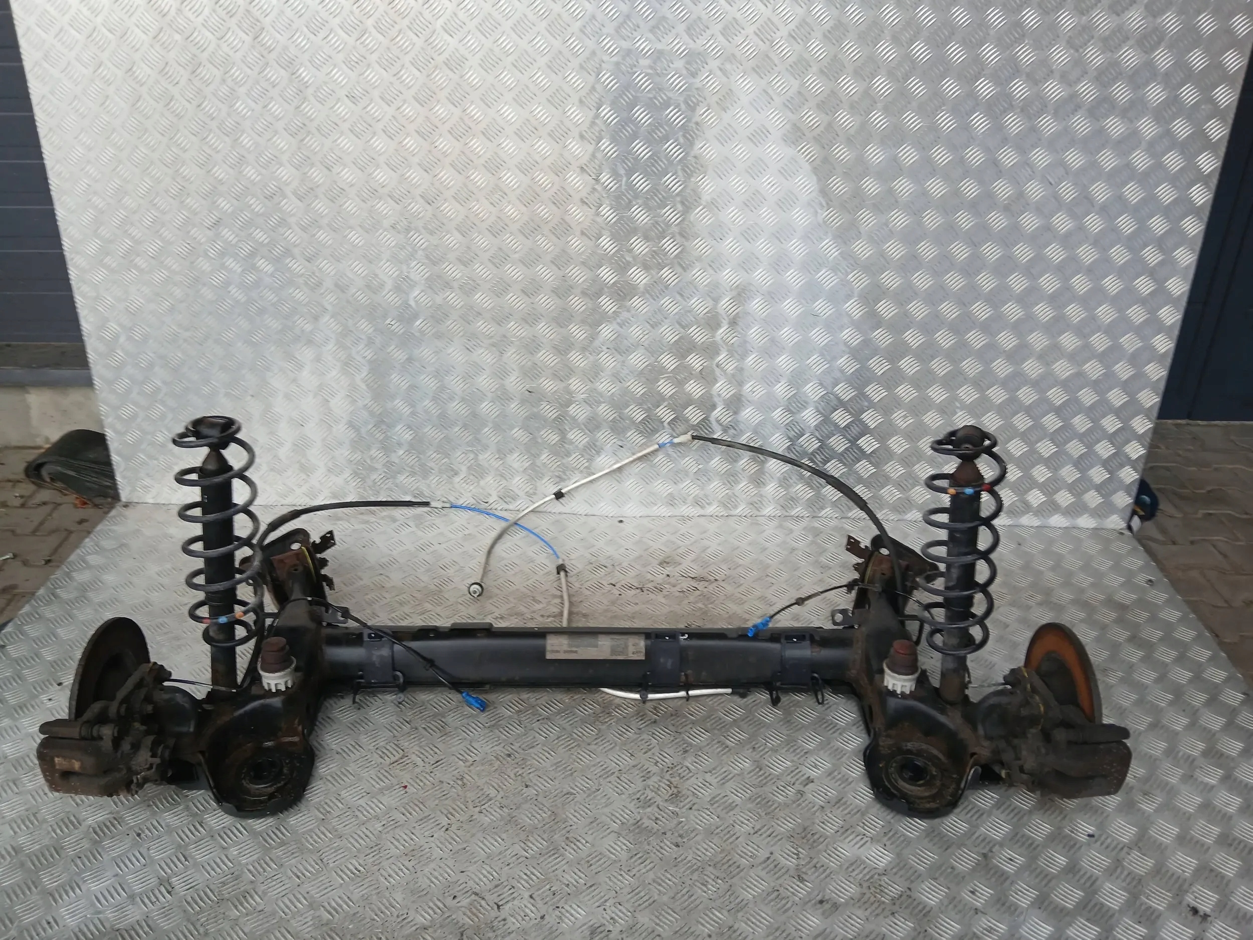 PEUGEOT 2008 I BELKA ZAWIESZENIA TYLNA TYŁ 13-19R