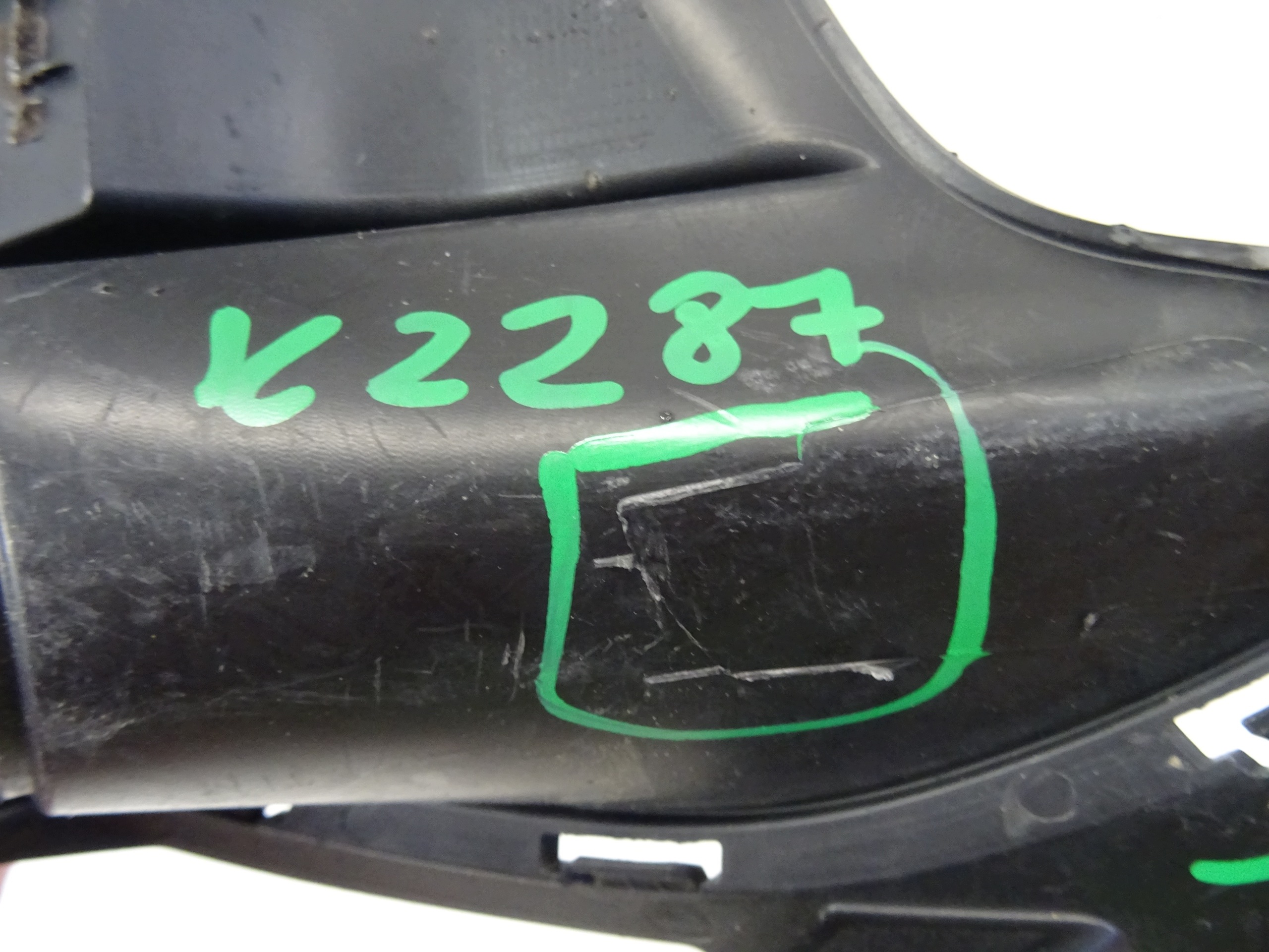 grid of a bumper left front HYUNDAI I30 III 86563-G4040