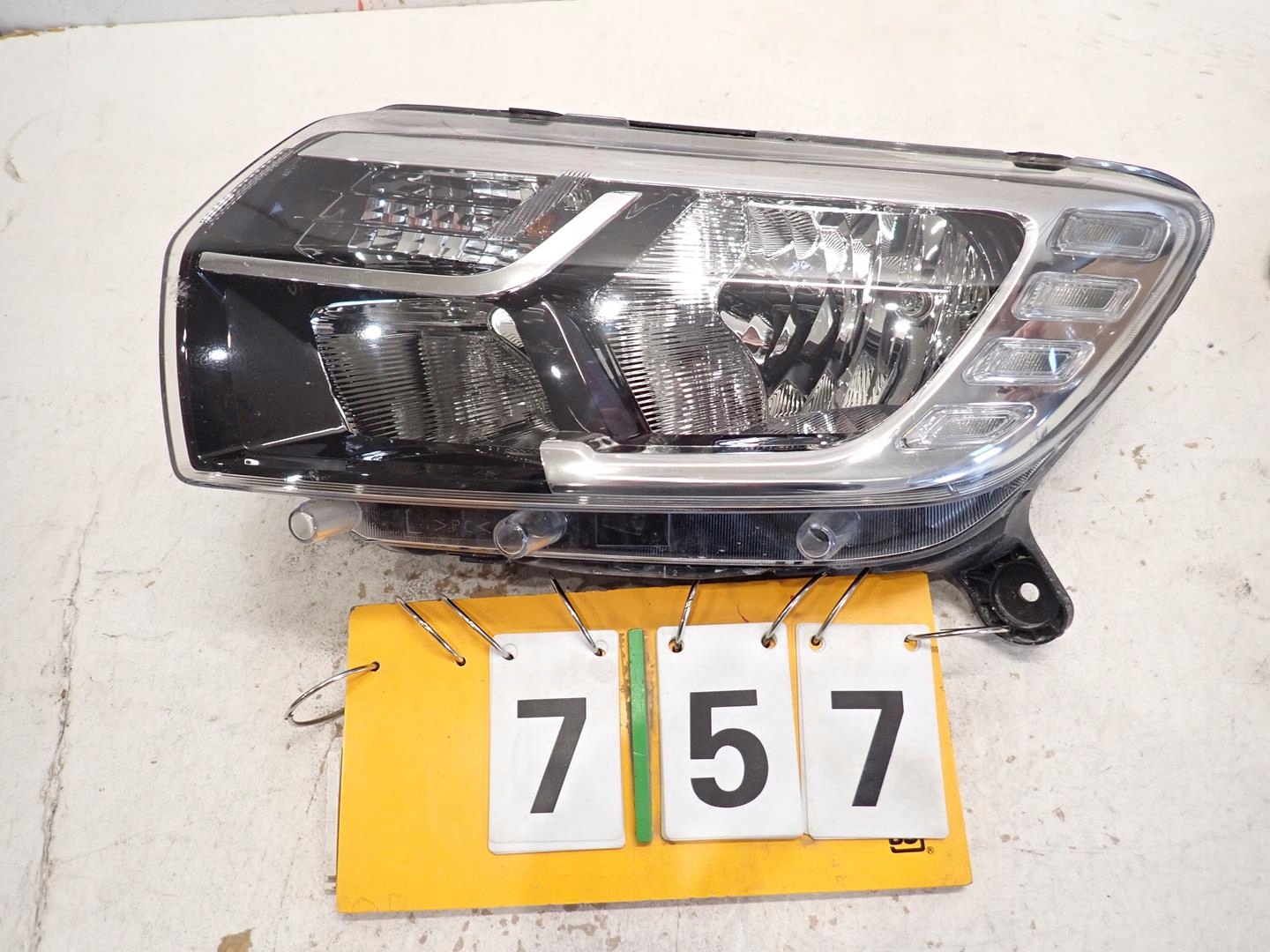 light front front left DACIA SANDERO II LIFT 2016- 260608143