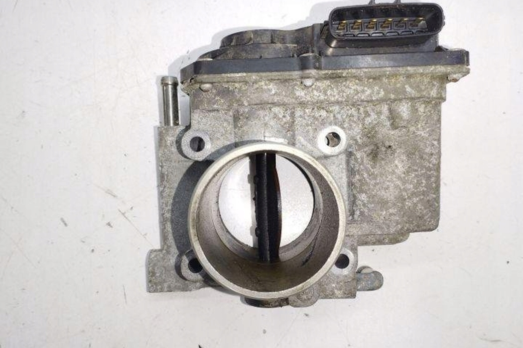 mazda oe R2AA136B0 ДРОССЕЛЬНАЯ ЗАСЛОНКА