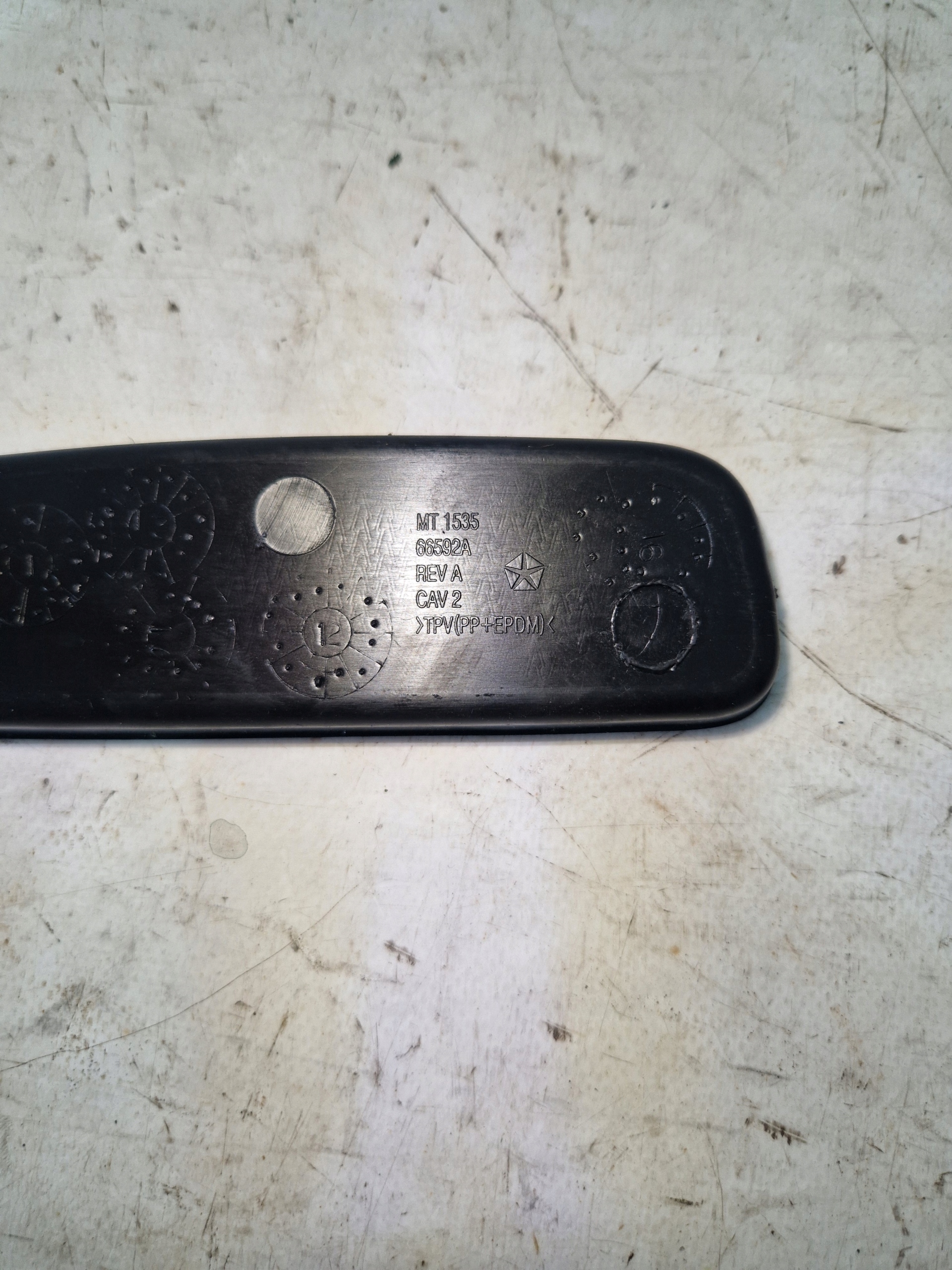 DODGE DURANGO III 19- Matte Handschuhfach 66592A