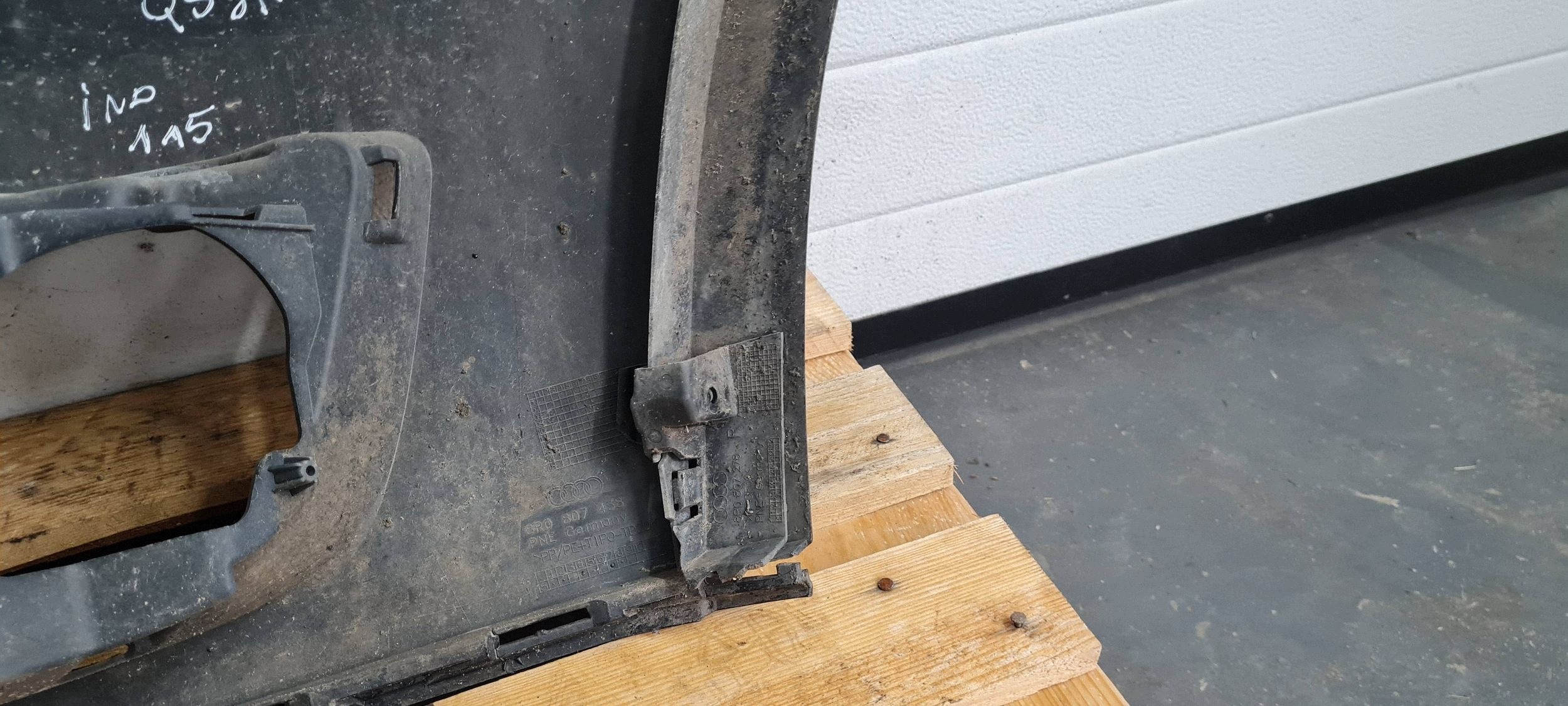 Q5 8R corner of a bumper bumper right front front 8R0807438