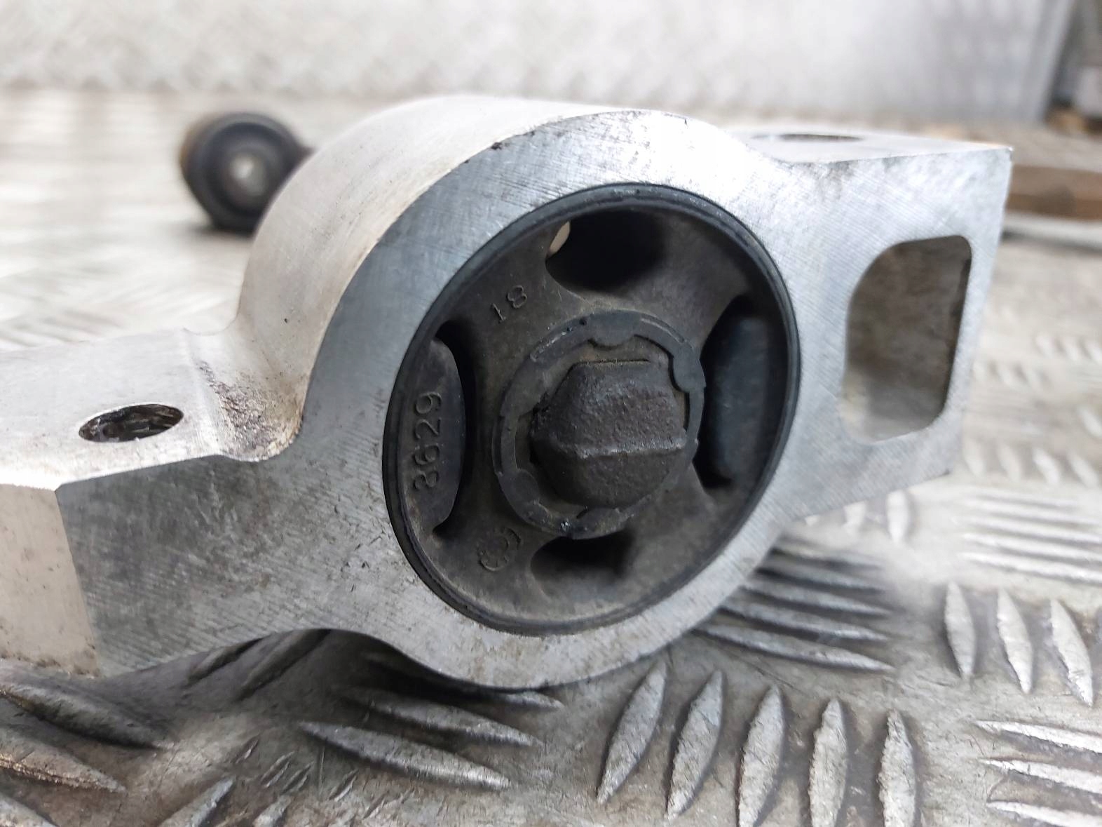 arm left front + right front SKODA OCTAVIA II