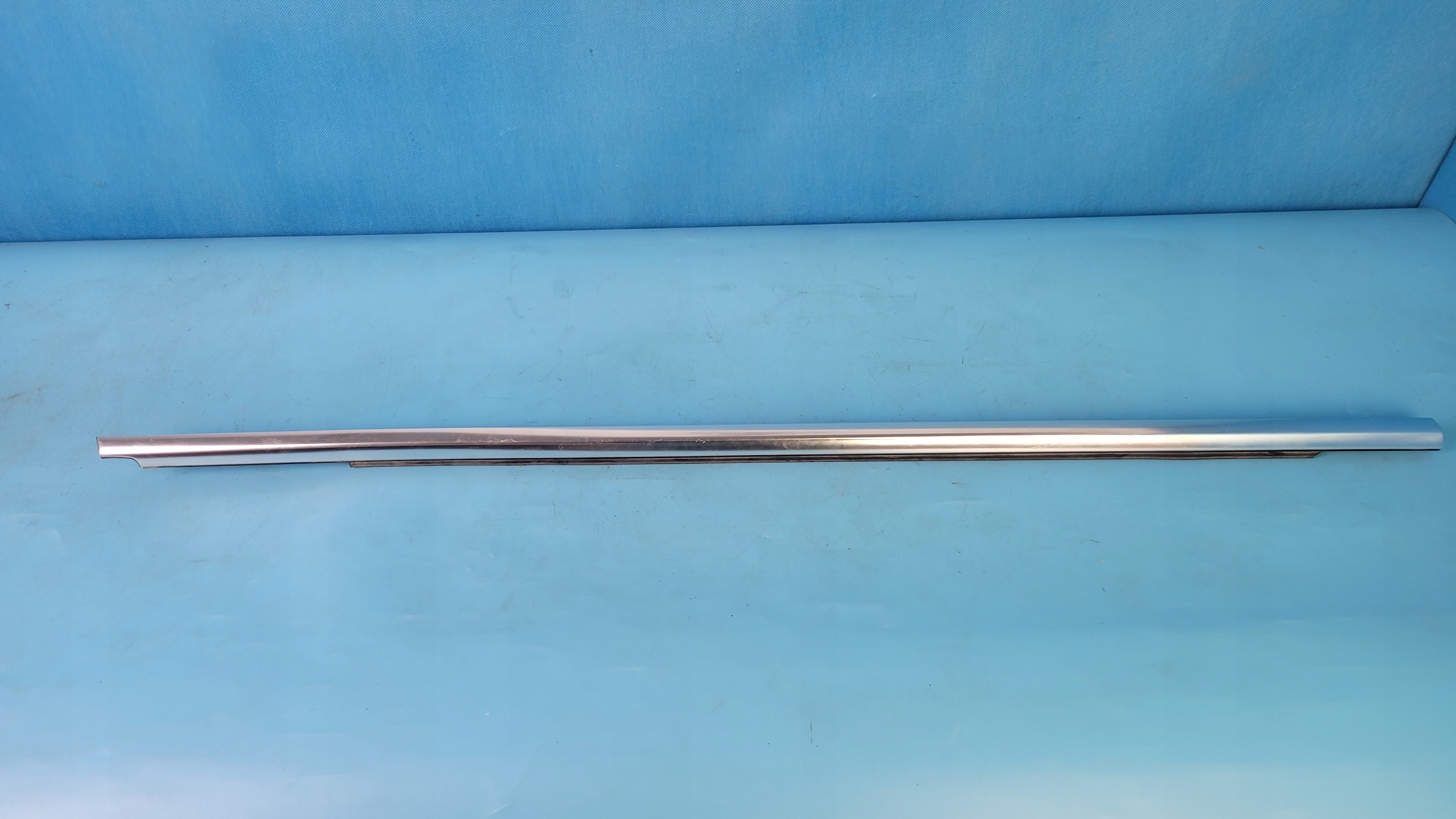 A2477257200 - H247 GLA передний правый скребок 2477257200