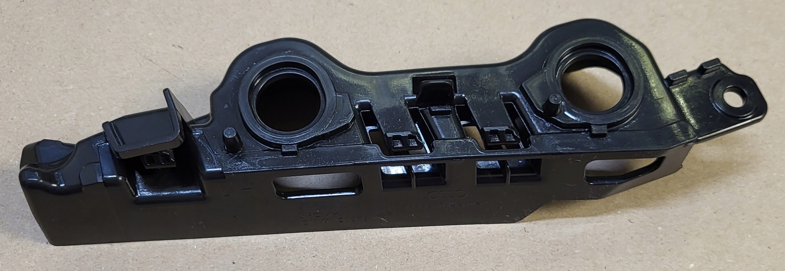 support holder of a bumper left front console AUDI A6 C8 4K0807283 OE EU
