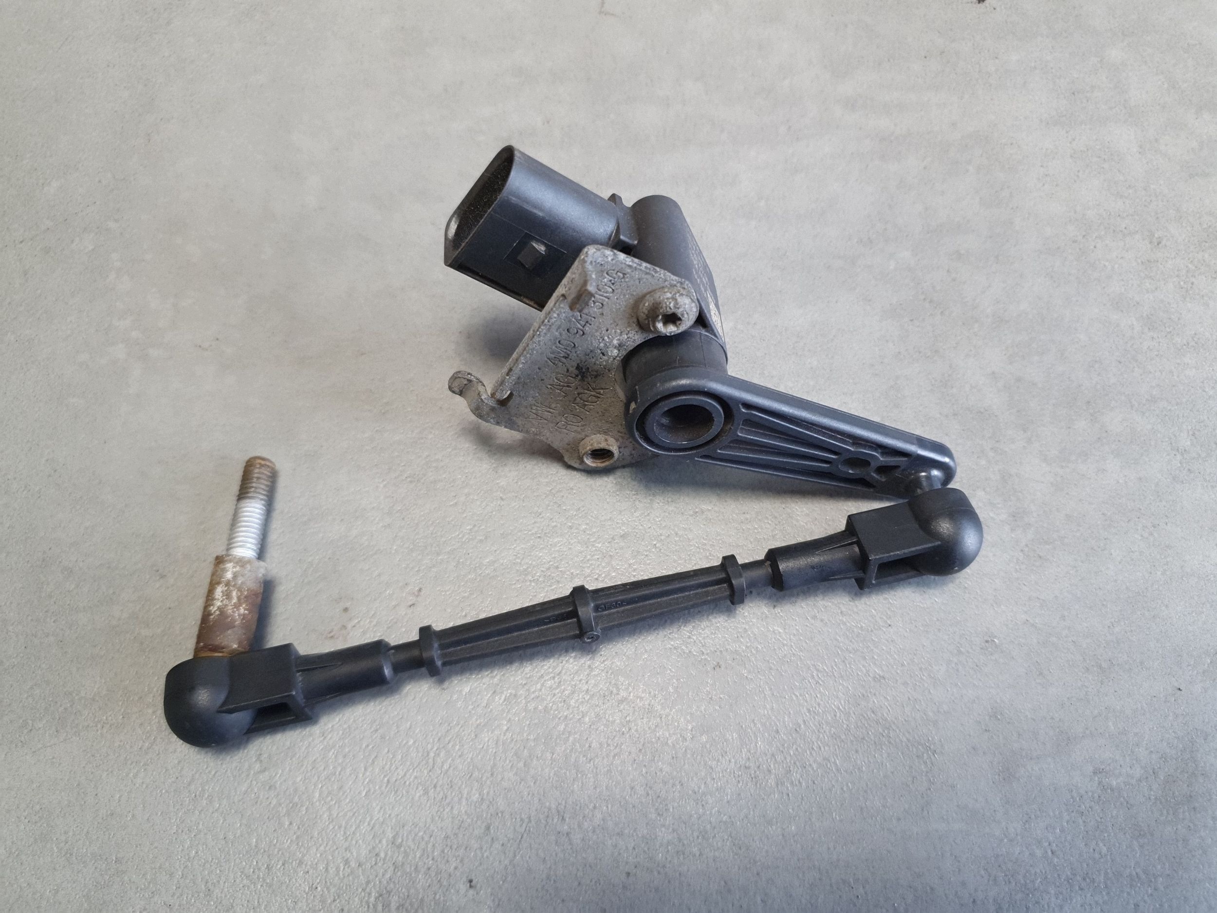 Audi Q7 4M Sensor poziomowania rechts heck 4M0941310G